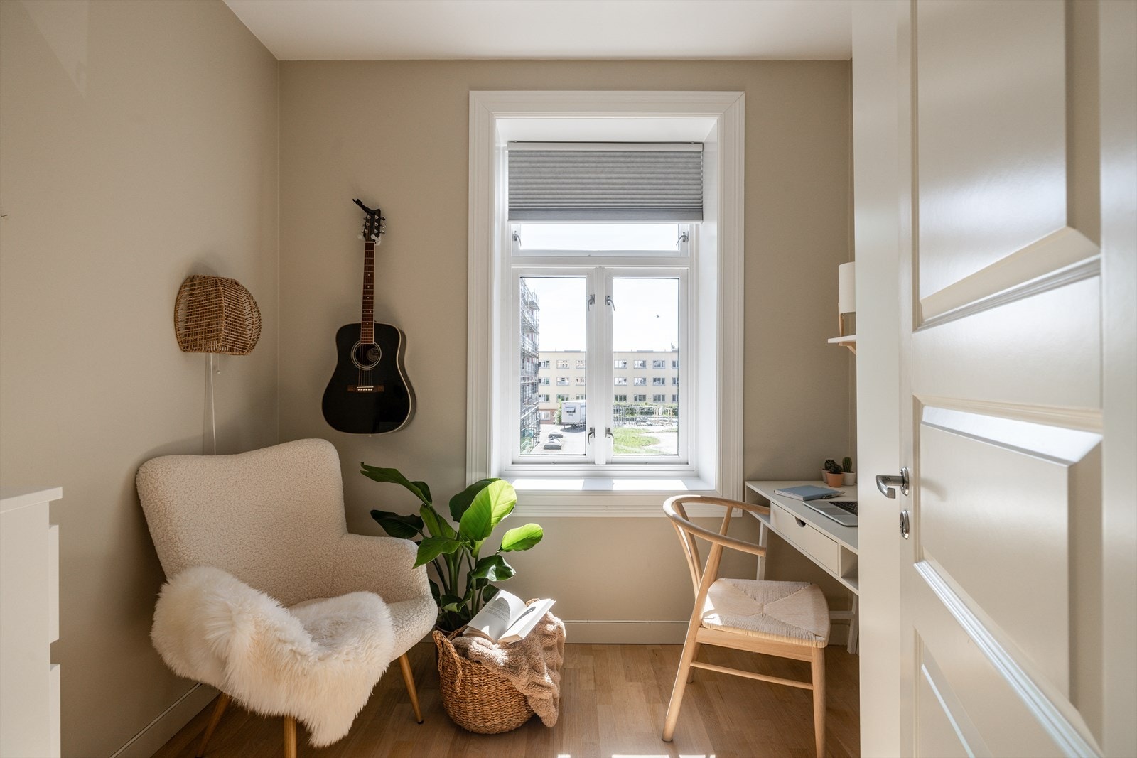 Det ene soverommet er av god størrelse og har en rekke ulike møbleringsmuligheter. Galleribilde