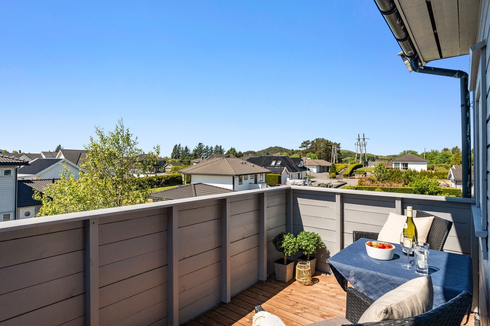 Vestvendt altan med gode solforhold. Galleribilde