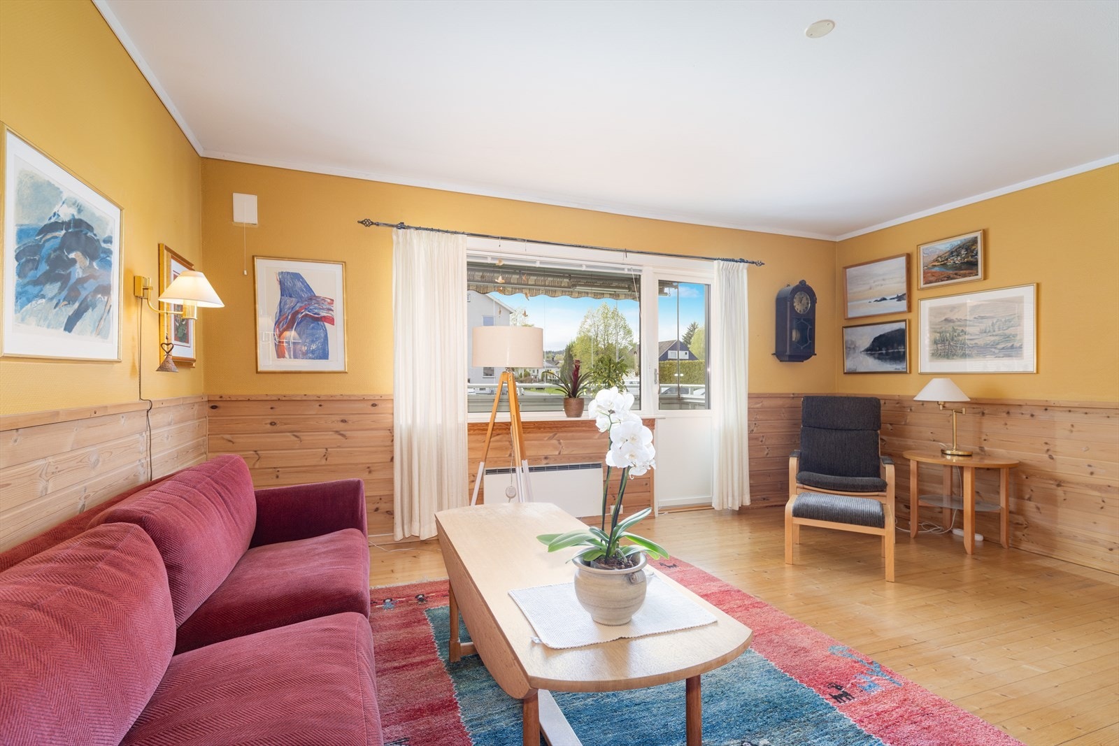 Boligen ligger fint til i 1. etasje tilknyttet Falkum IV borettslag med nærhet til skoler, barnehager og idrettsplass, samt butikker og fine turområder. Det er også gangavstand til Skien sentrum med alle fasiliteter. Galleribilde