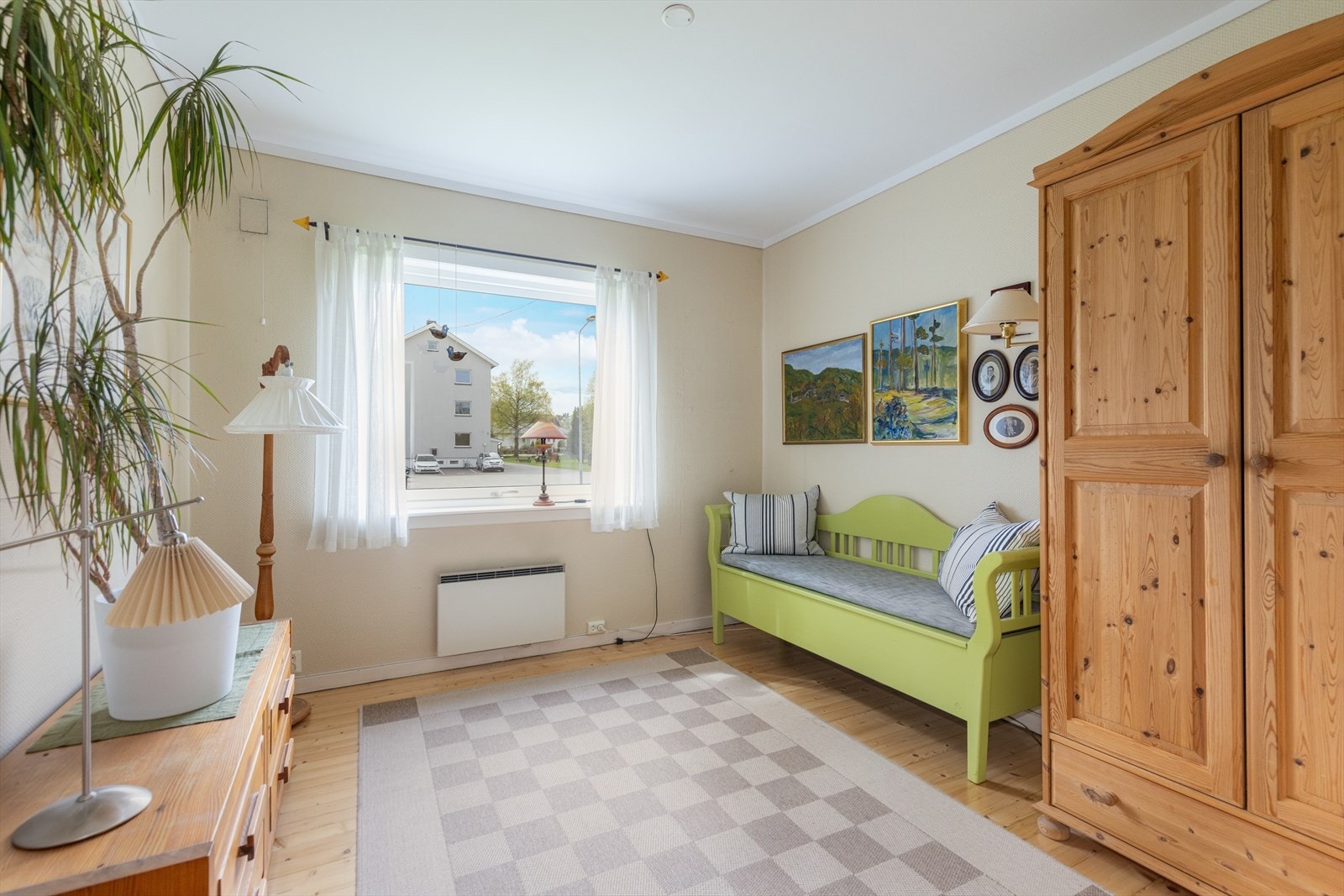 Begge soverommene har garderobeskap. Galleribilde