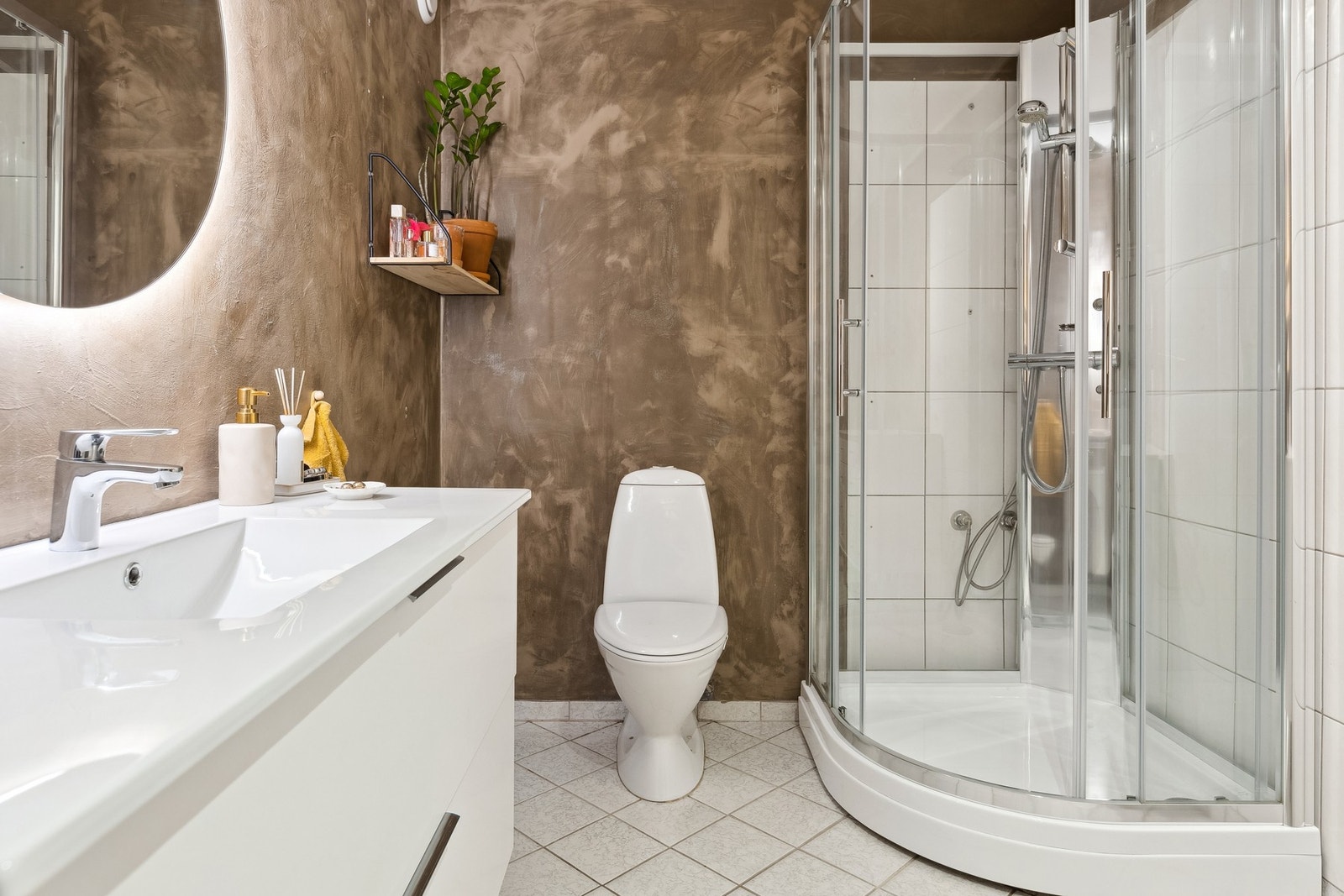 Dusjkabinett sikrer trygg dusjing. Galleribilde