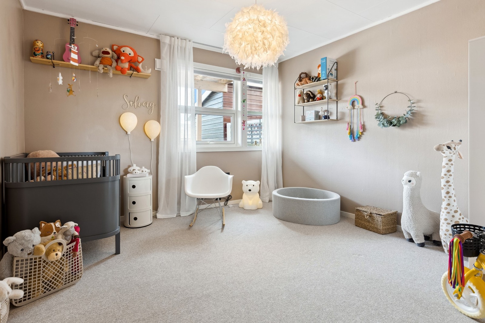 På andre siden er det barnerom som også er romslig. Galleribilde