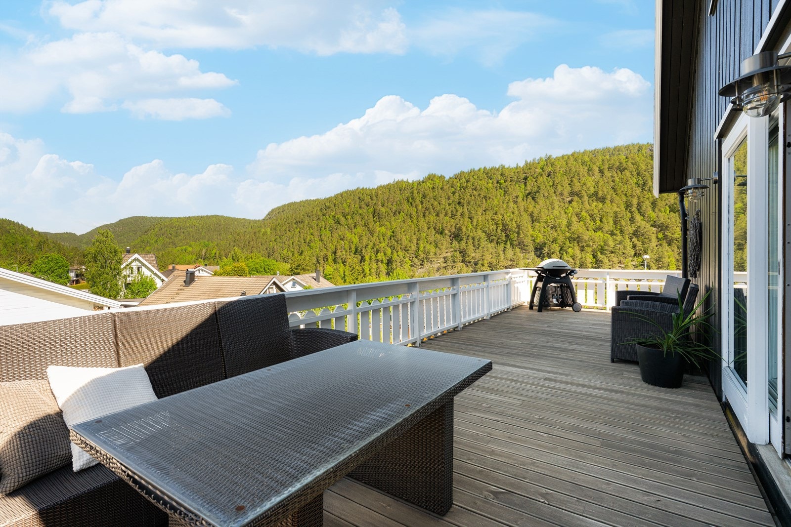 Terrassen har gode sol- og utsiktsforhold. Galleribilde