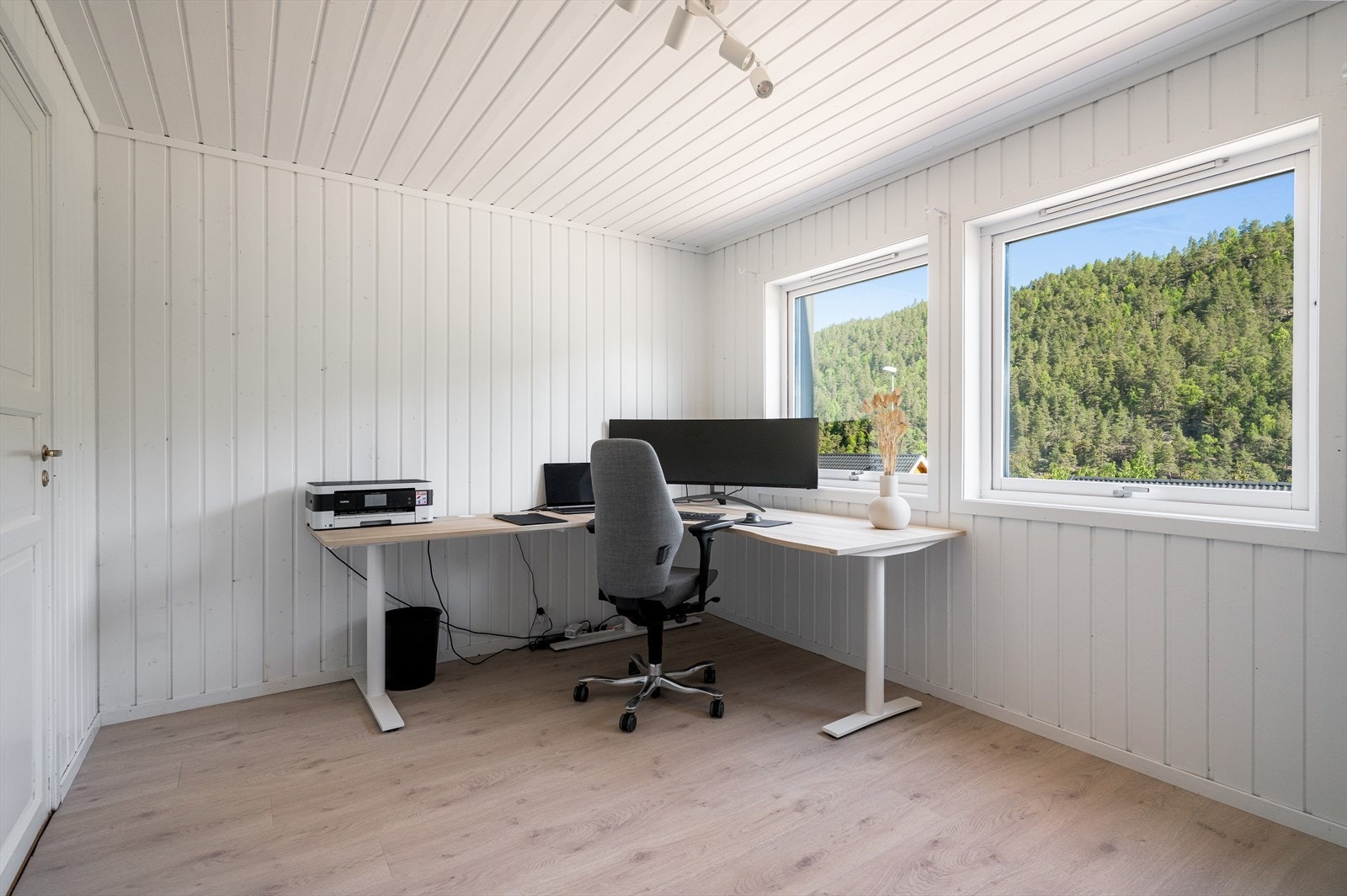 Soverommet er i dag innredet som kontor. Galleribilde