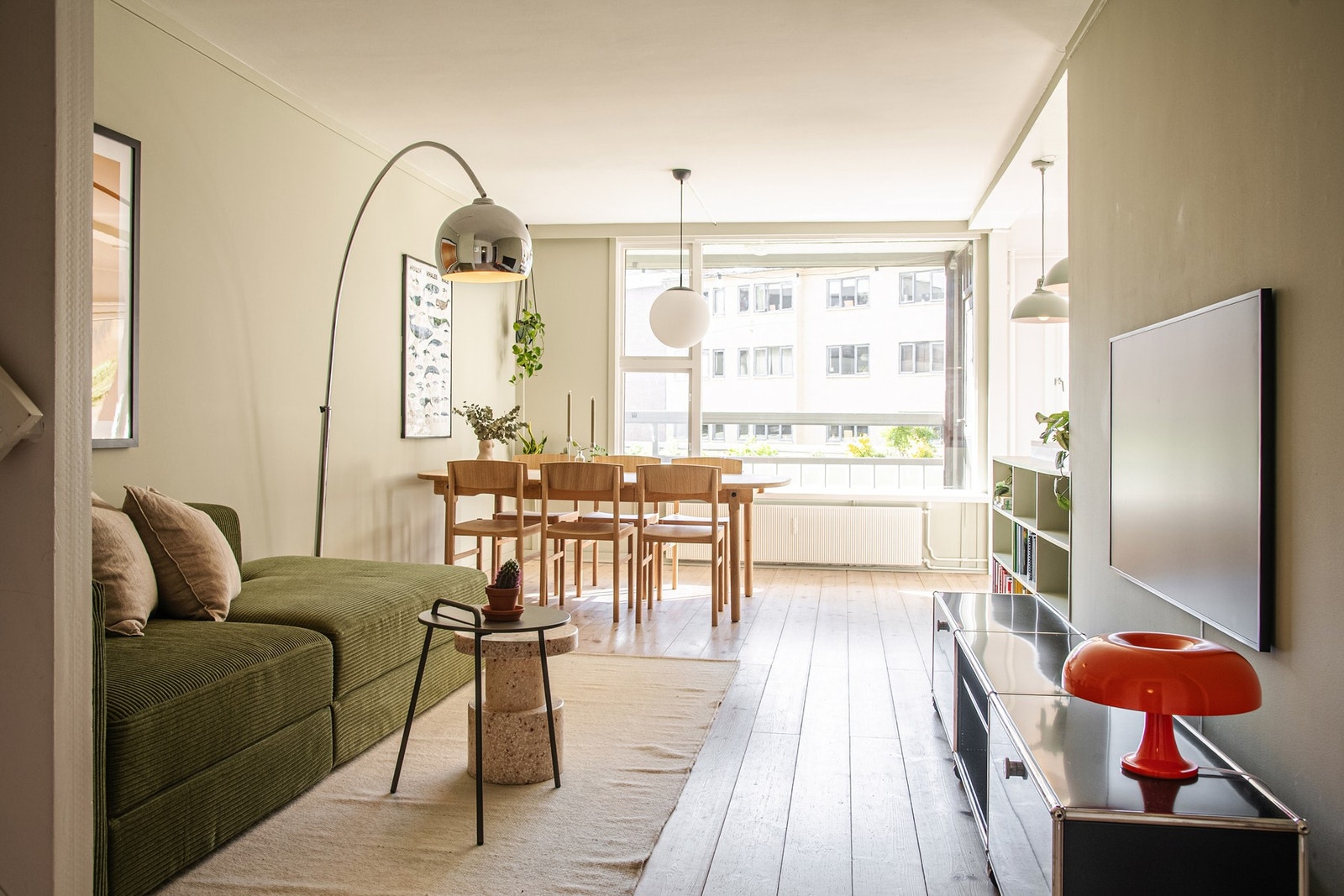 Dette er en tiltalende og lys 3-roms i et av Tøyens mest attraktive og veldrevne borettslag. Galleribilde