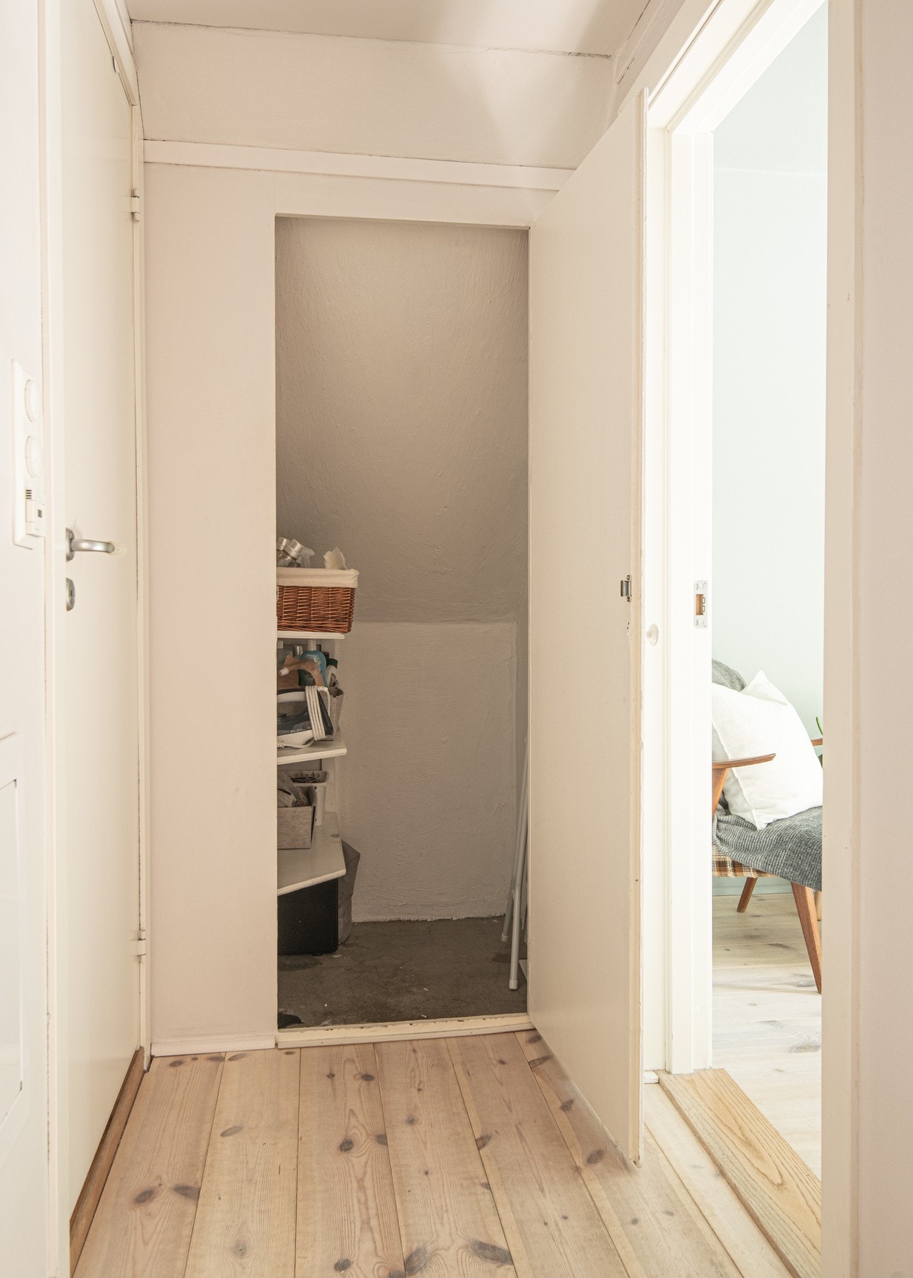 I tilknytning til gangen er det en innvendig bod som gir ekstra med oppbevaringsmuligheter. Galleribilde