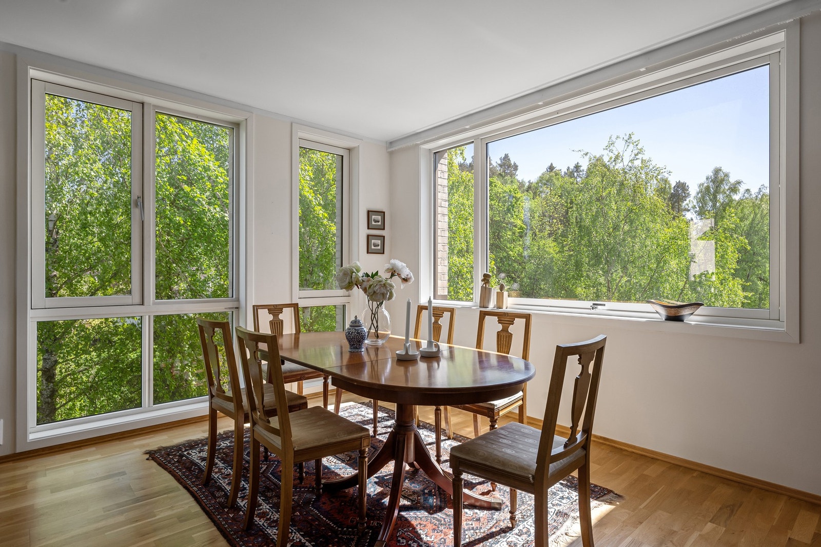 Delen mot stuen ligger meget luftig til Galleribilde