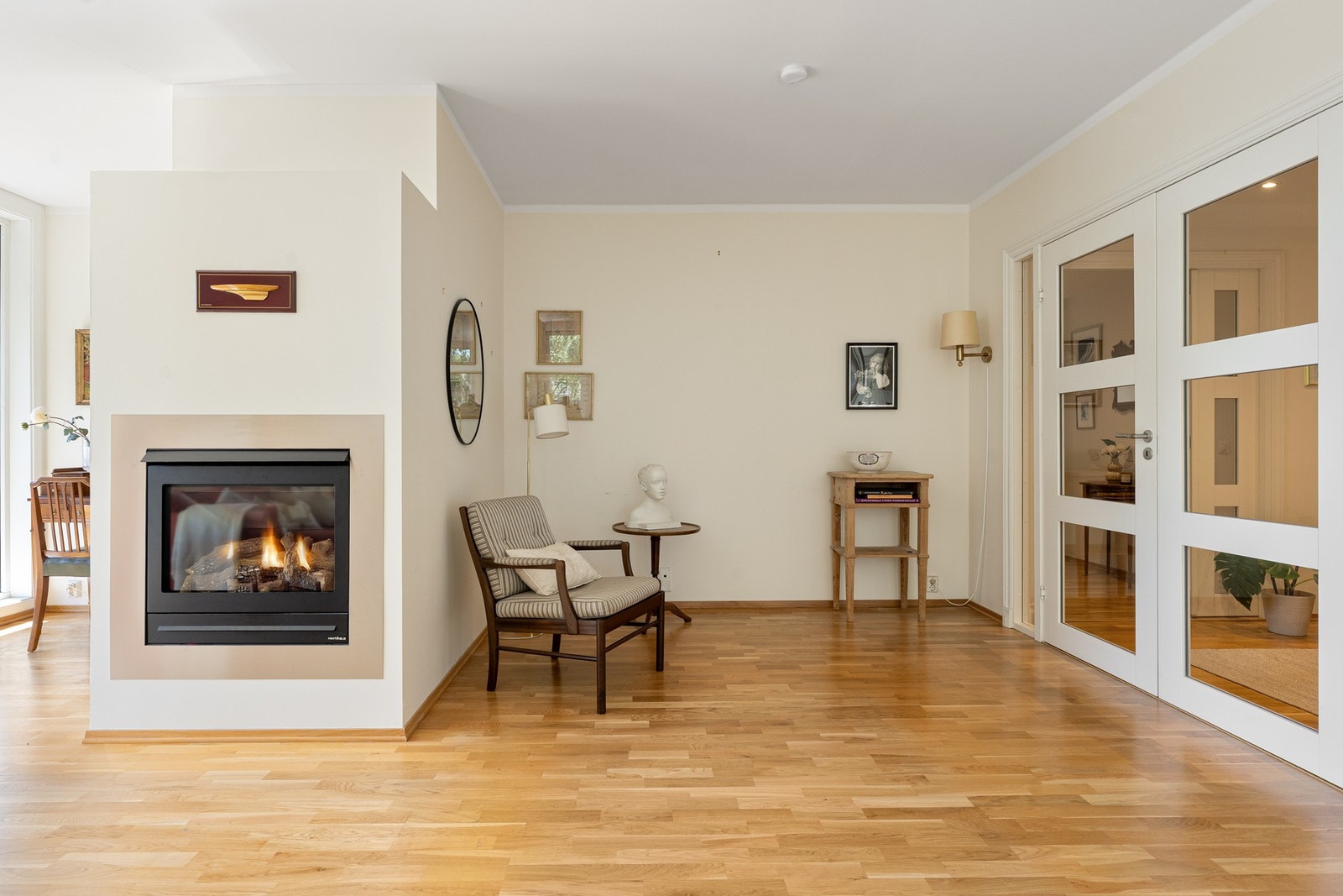 En gasspeis er plassert sentralt i dagligstuen Galleribilde