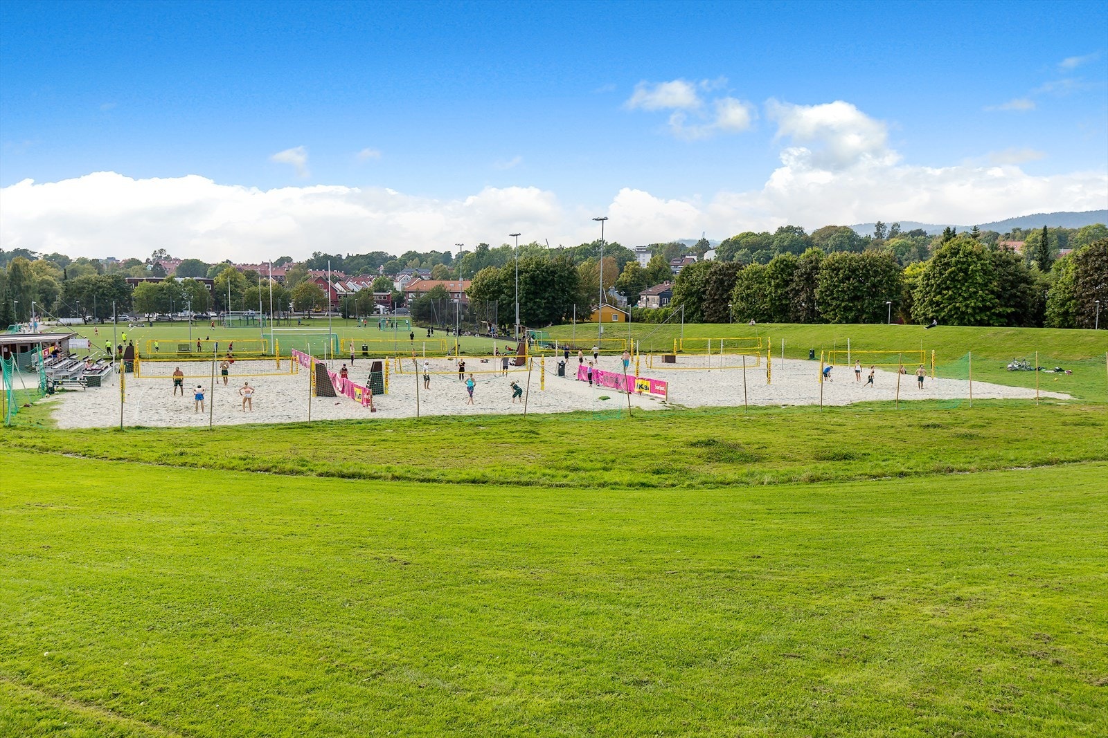 Voldsløkka ligger en kort spasertur unna med flere idrettstilbud. Galleribilde