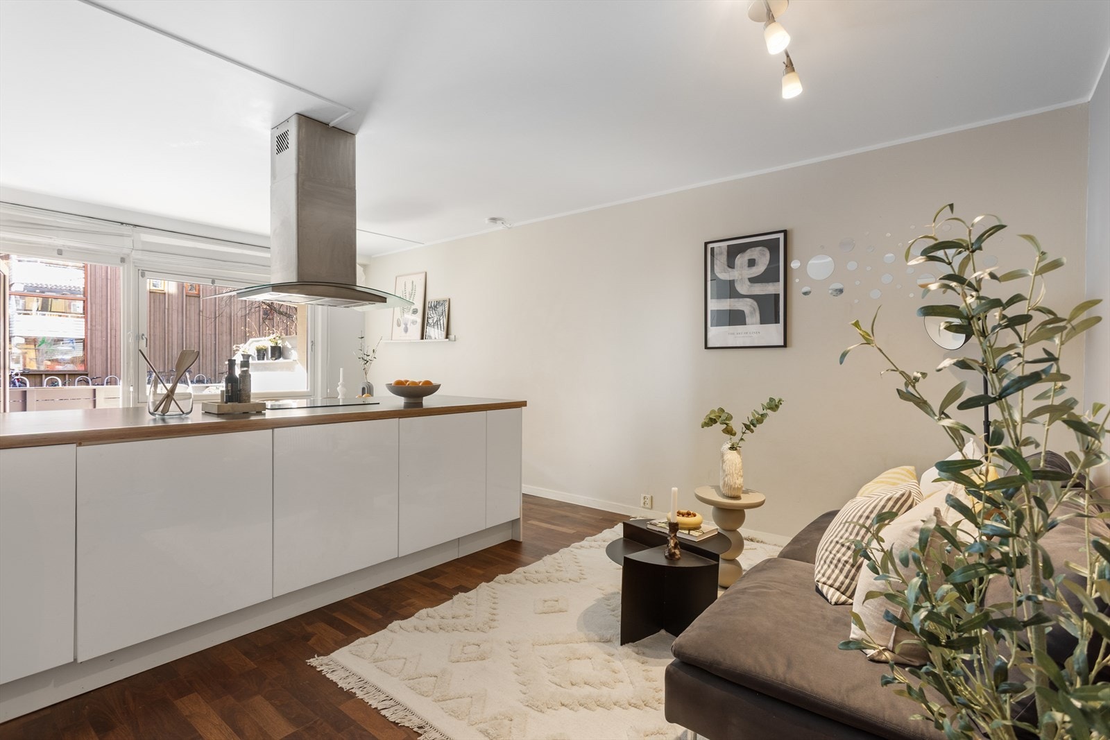 Leiligheten er malt i delikate og tidsriktige farger. Galleribilde