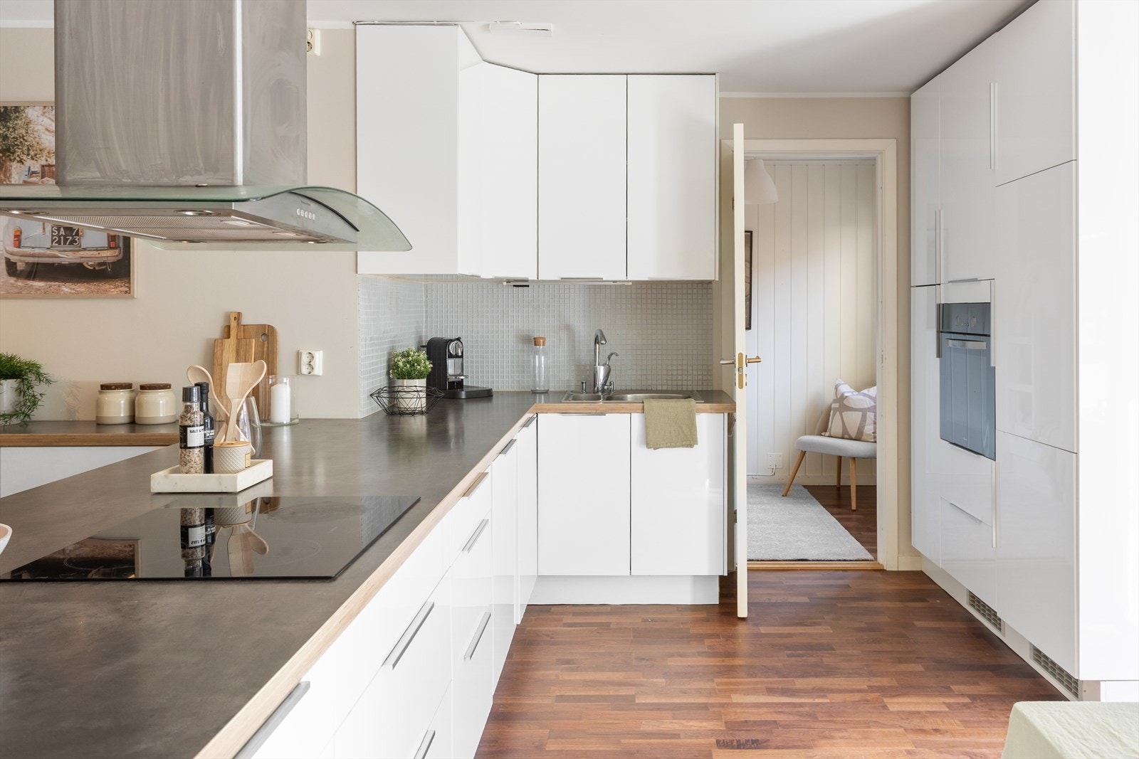 Godt med benk- og skapplass. Galleribilde