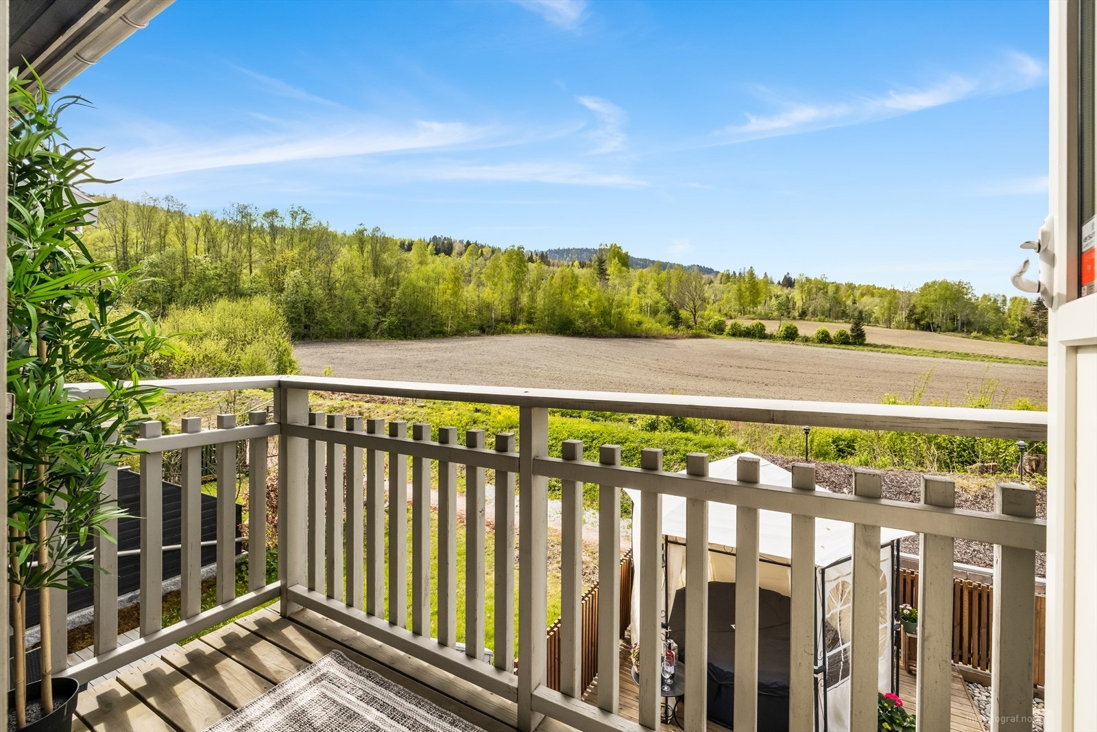 Hovedsoverommet har utgang til balkong på 2,5 m². Galleribilde