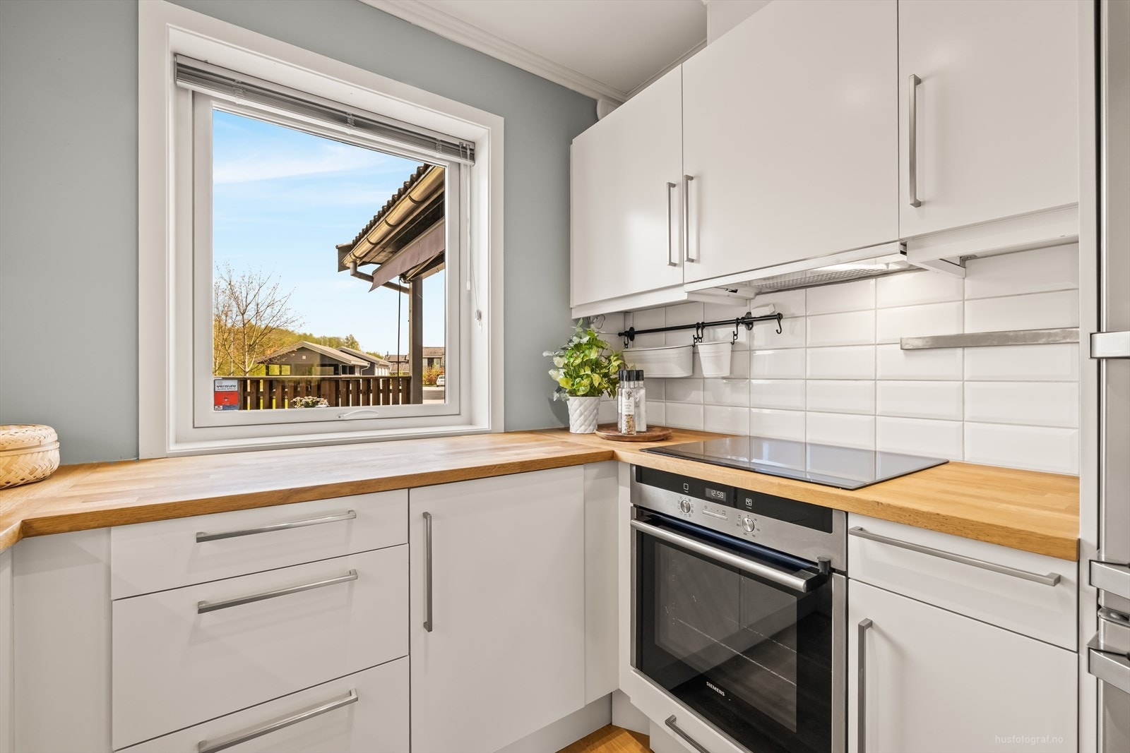 Montert avtrekksvifte over komfyr. Galleribilde