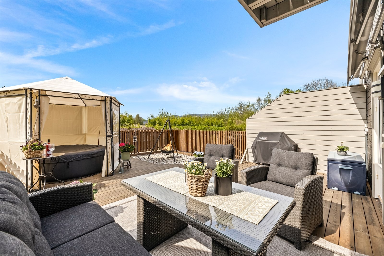 Sør/vestvendt terrasse på ca. 38 m² med gode solforhold. Galleribilde