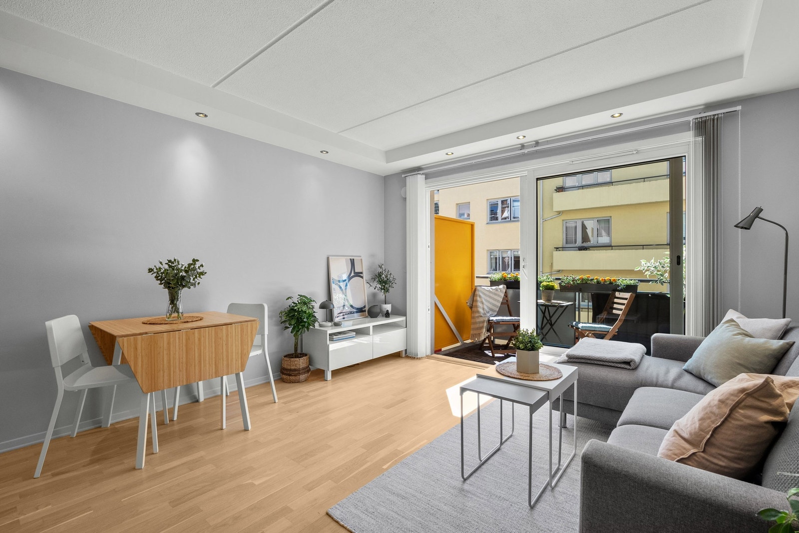 Leiligheten kan skilte med en sørvestvendt balkong med sol fra tidlig formiddag til ca. kl.21.00 på sommerstid. Galleribilde