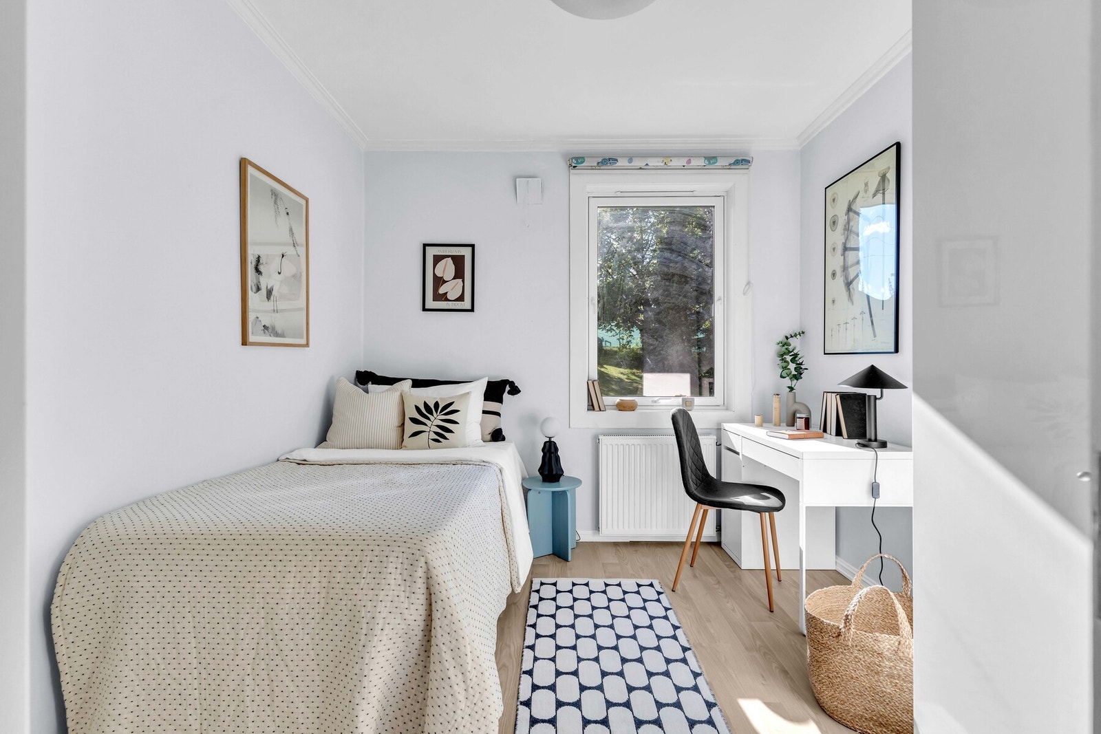 De to andre soverommene har plass til seng, kontorpult, oppbevaringsmøblement m.m. Galleribilde