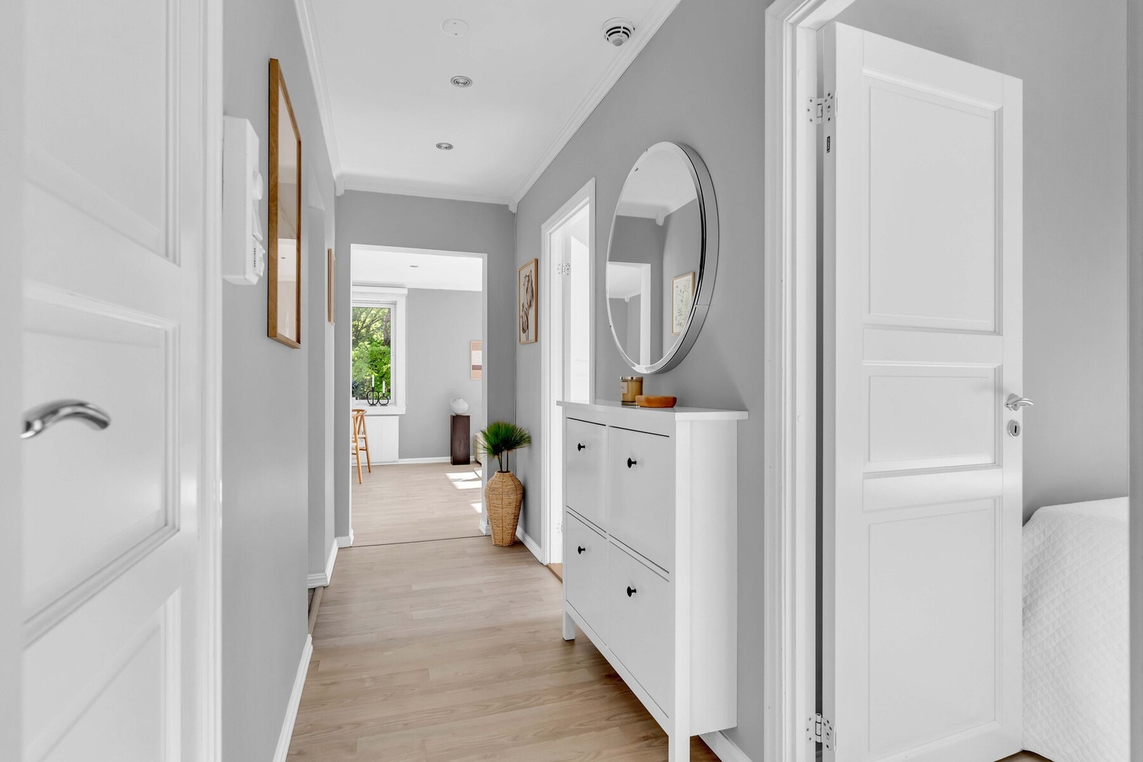 Her blir du møtt av en innbydende entré som gir et godt førsteinntrykk av leiligheten. Galleribilde