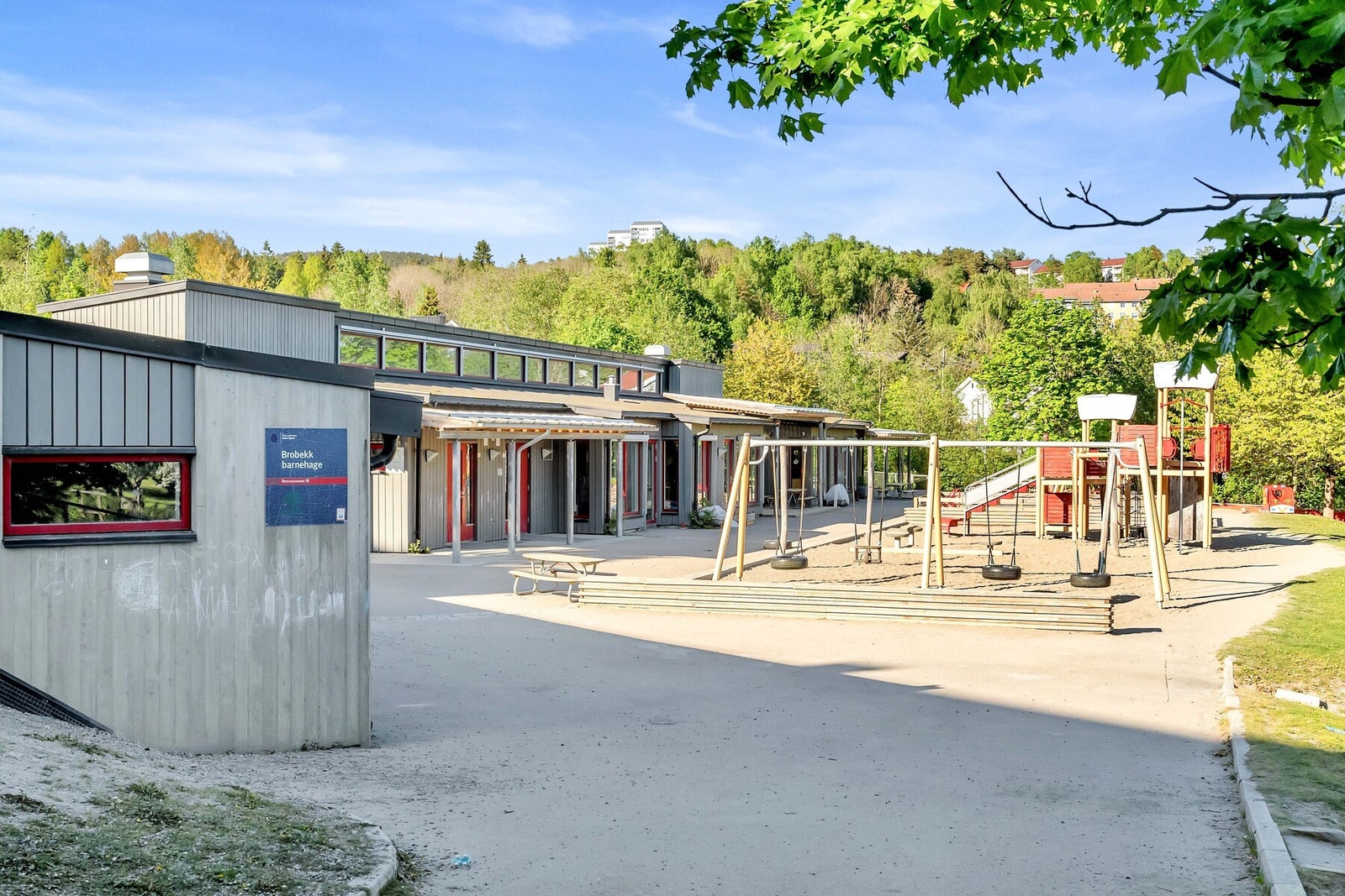 På Bjerke er det et godt offentlig kollektivtilbud, en rekke butikker, barnehager, servicetilbud og fasiliteter, samt hovedfartsårer som bringer deg ut og inn av bysentrum. Galleribilde