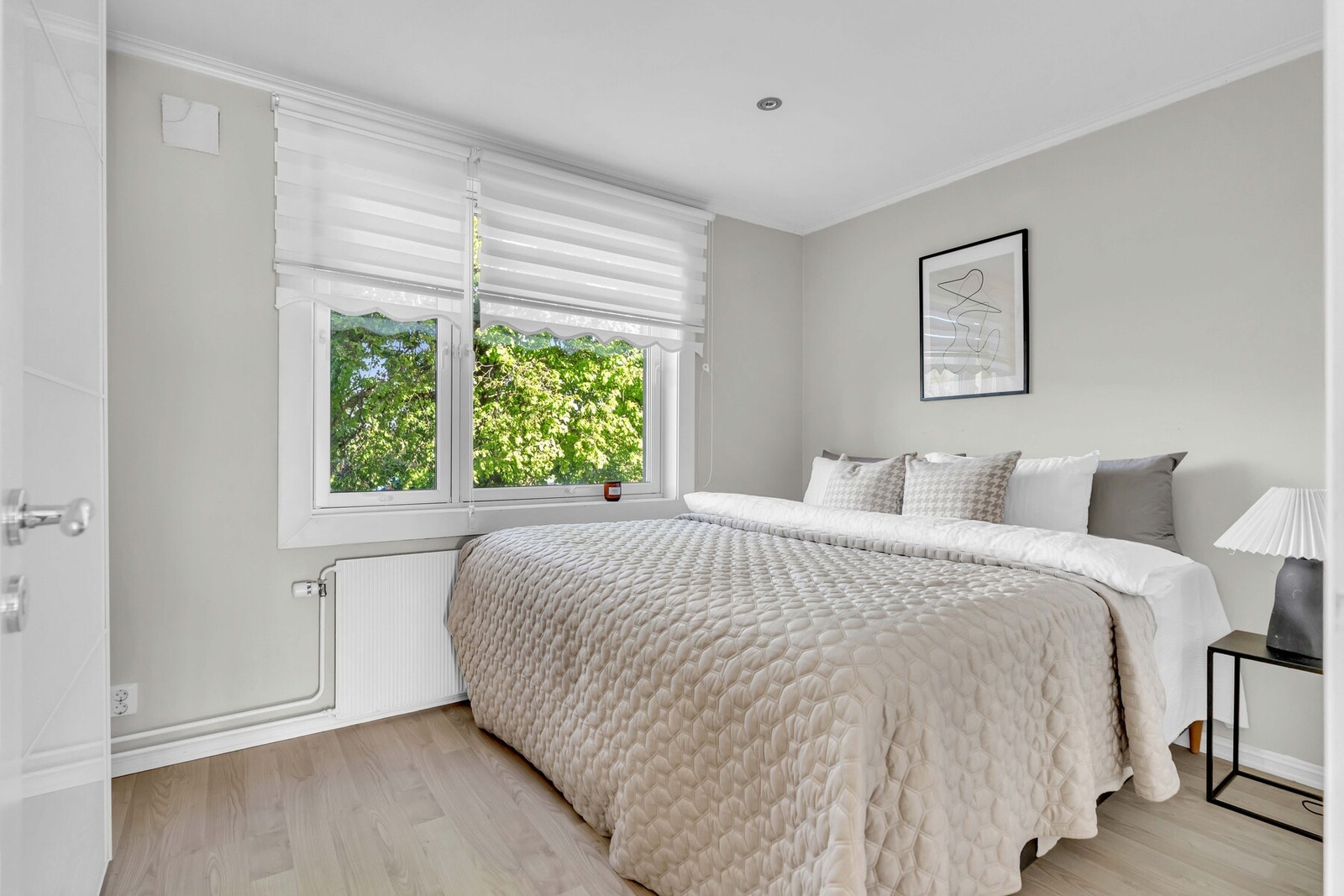 Boligen har i alt tre gode soverom. Galleribilde