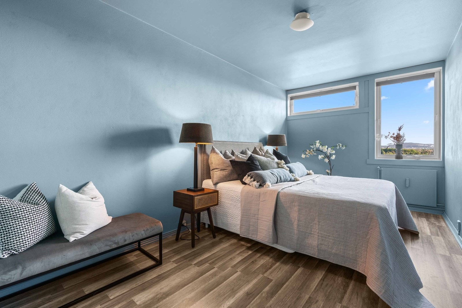 Soverommene er romslige med god plass til seng og tilhørende møblement. Galleribilde