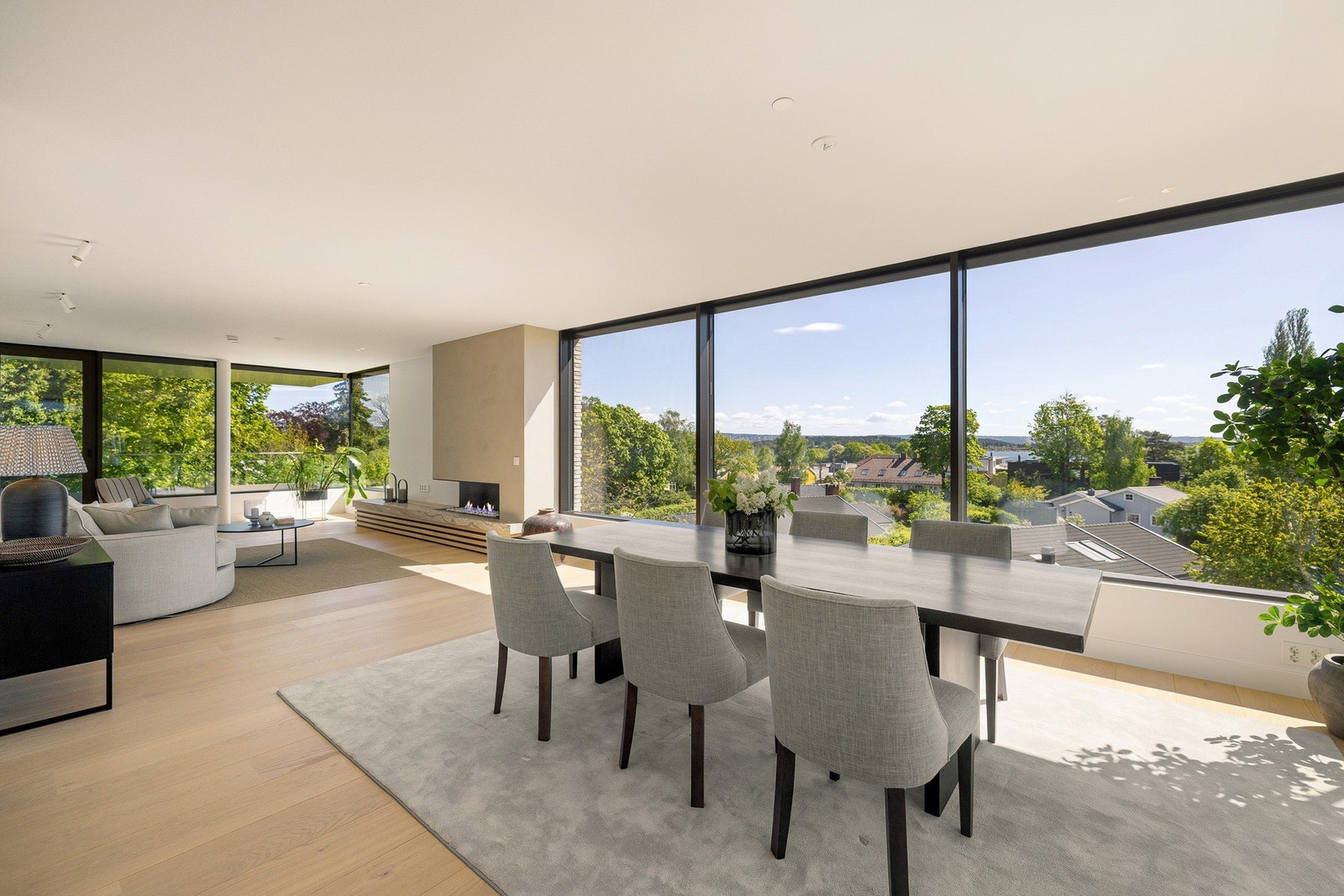 Spisestuen med upåklagelig utsikt. Galleribilde