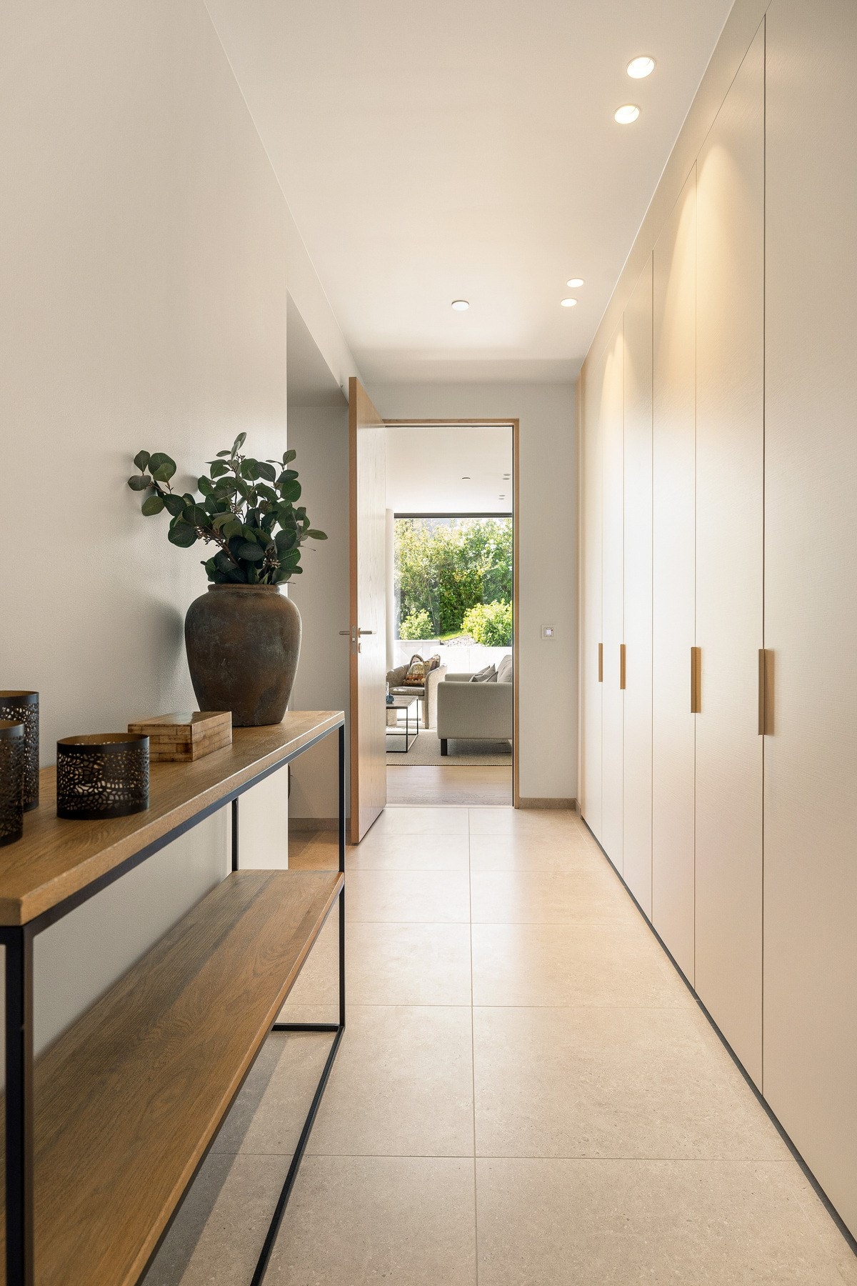 Godt med skapplass i gangen. Galleribilde