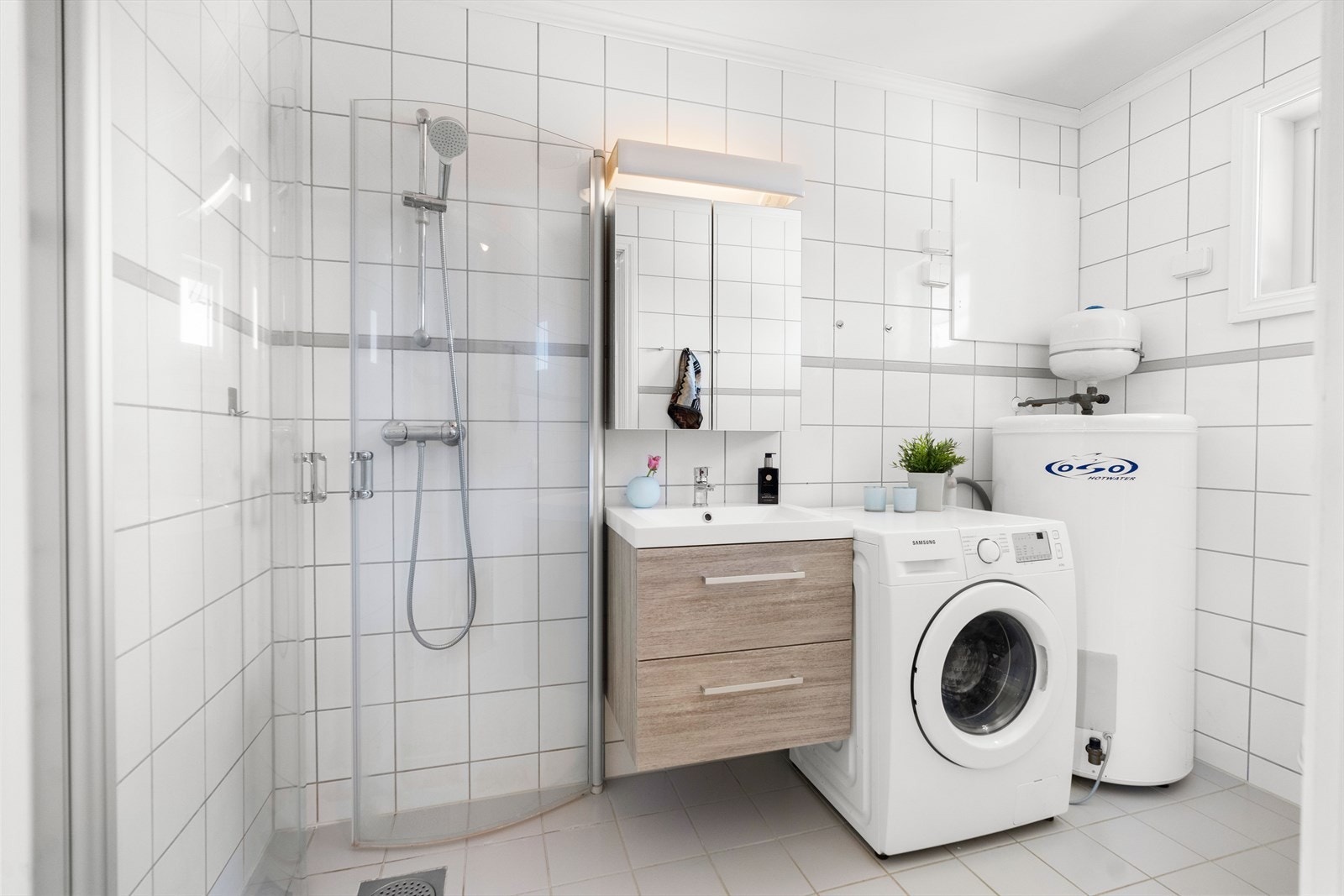 Badet er oppgradert i 2022 med ny baderomsinnredning! Galleribilde