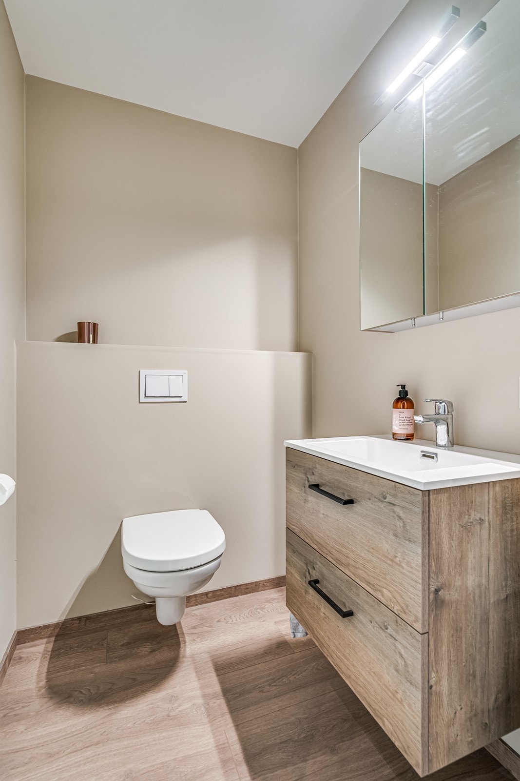 Det er også eget toalettrom som gjør at man har to toaletter i boligen. Galleribilde