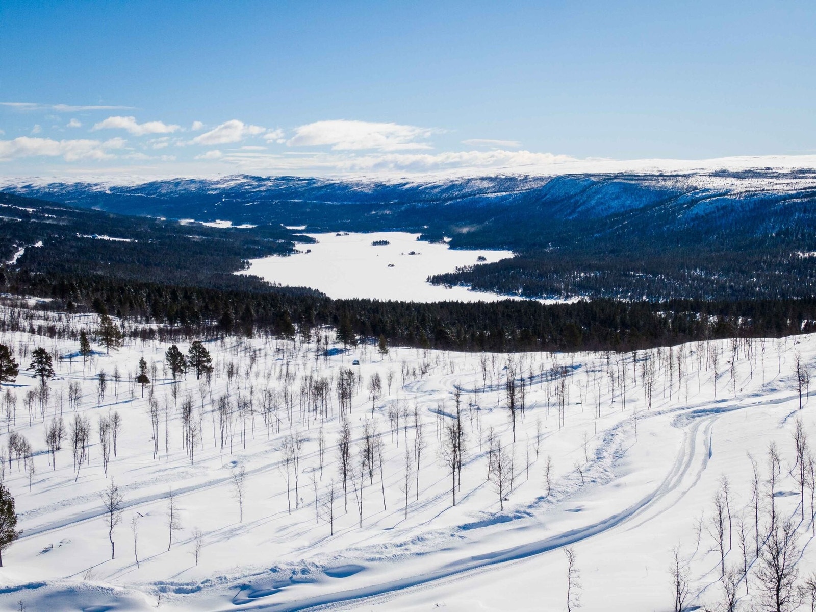 Utsikten fra tomteområdet mot Skurdalen og Skurdalsfjorden Galleribilde
