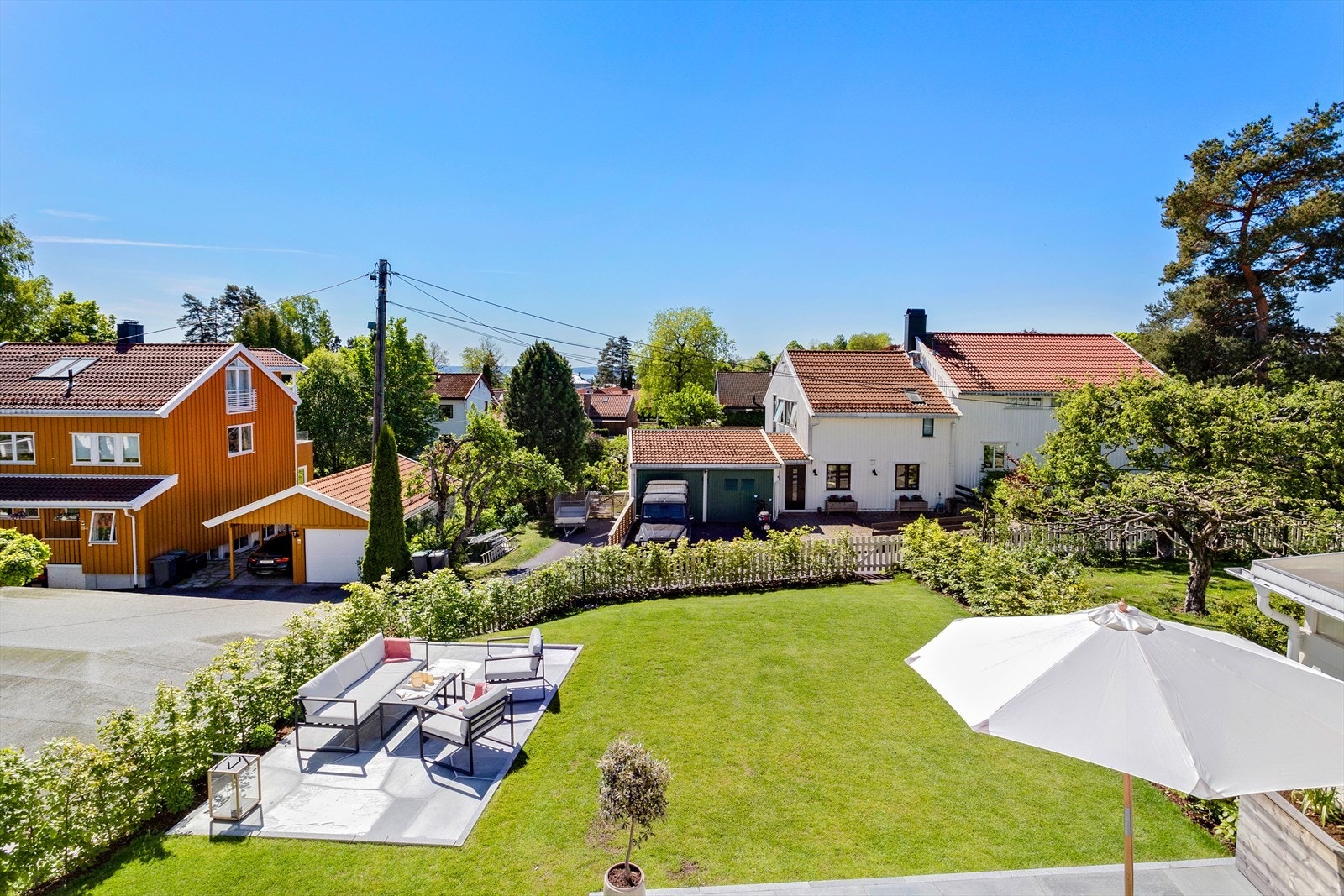 Hyggelig utsyn over hageområde. Galleribilde