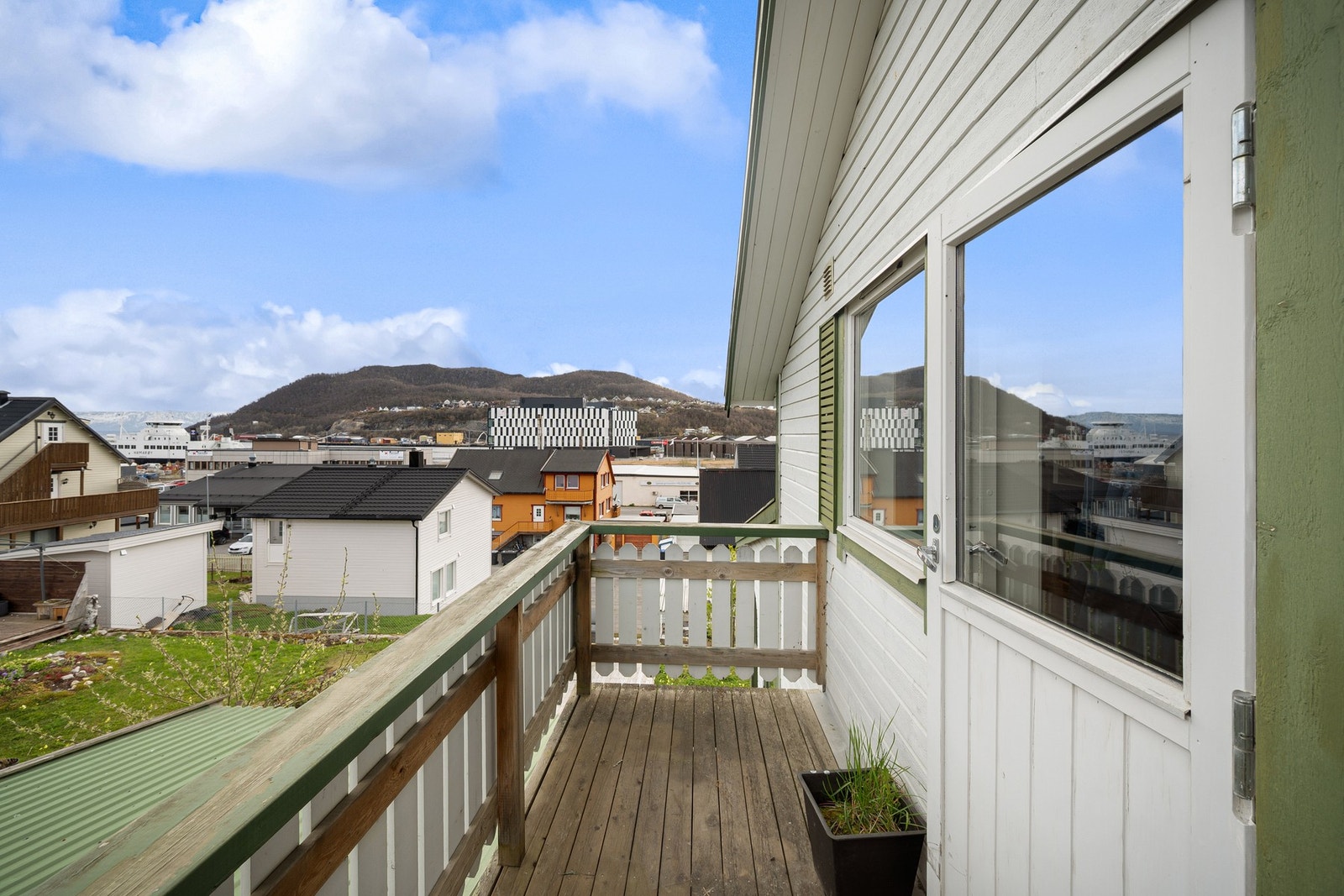 Fra balkongen har du fin utsikt mot Gangsås Galleribilde