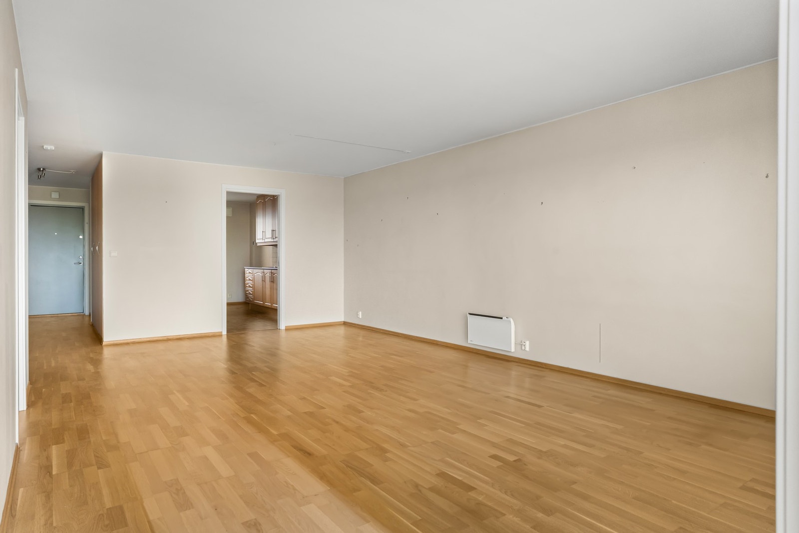 I stuen er det plass til sofagruppe og tilhørende møblement, samt spisegruppe Galleribilde