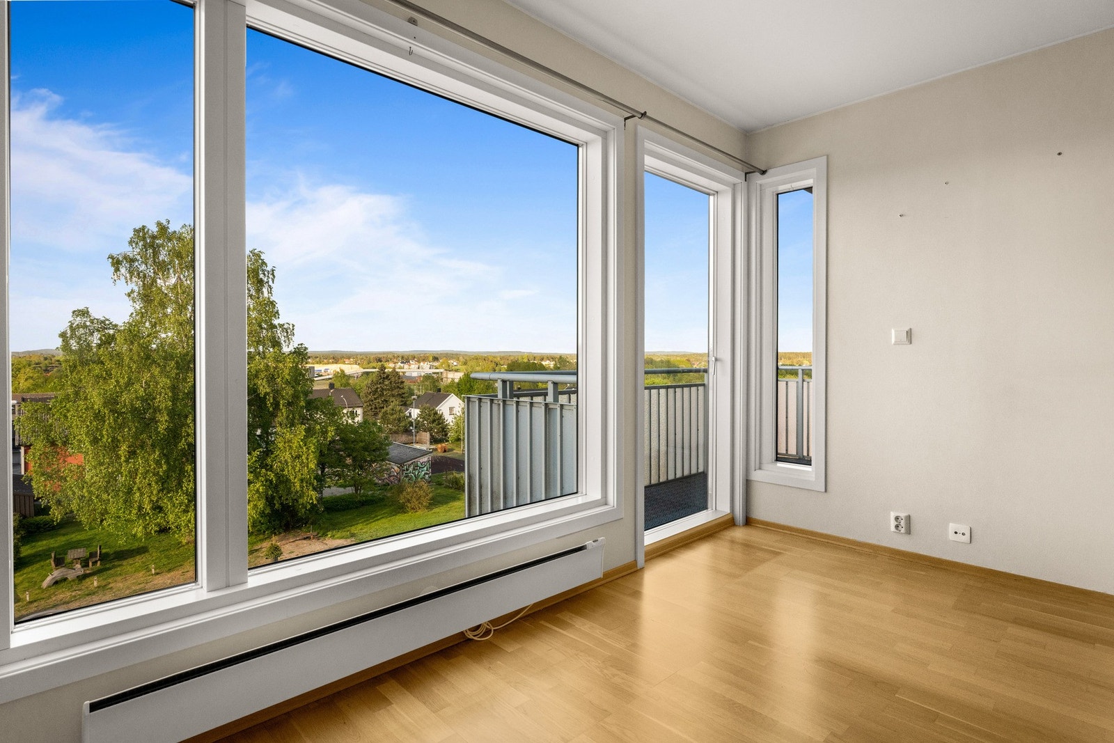 Fra stuen er det utgang til en balkong på 6 kvm Galleribilde