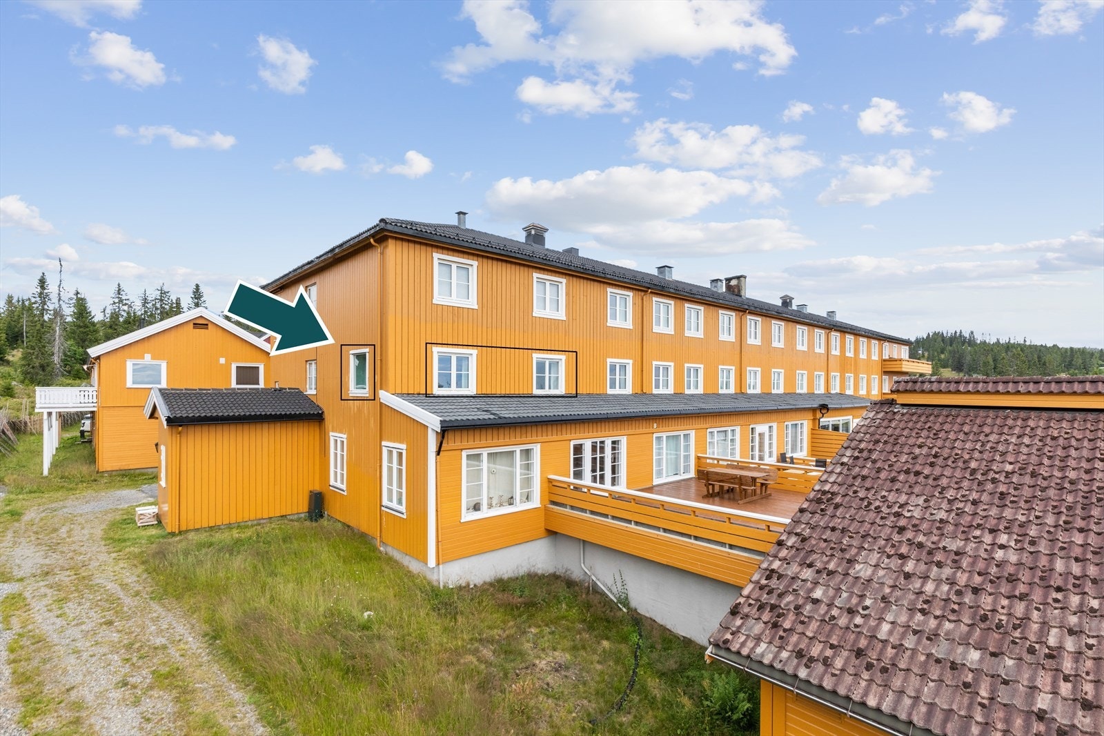 Velkommen til Nevelfaret 52 - fin 2-roms hjørneleilighet i byggets andre etasje. Galleribilde