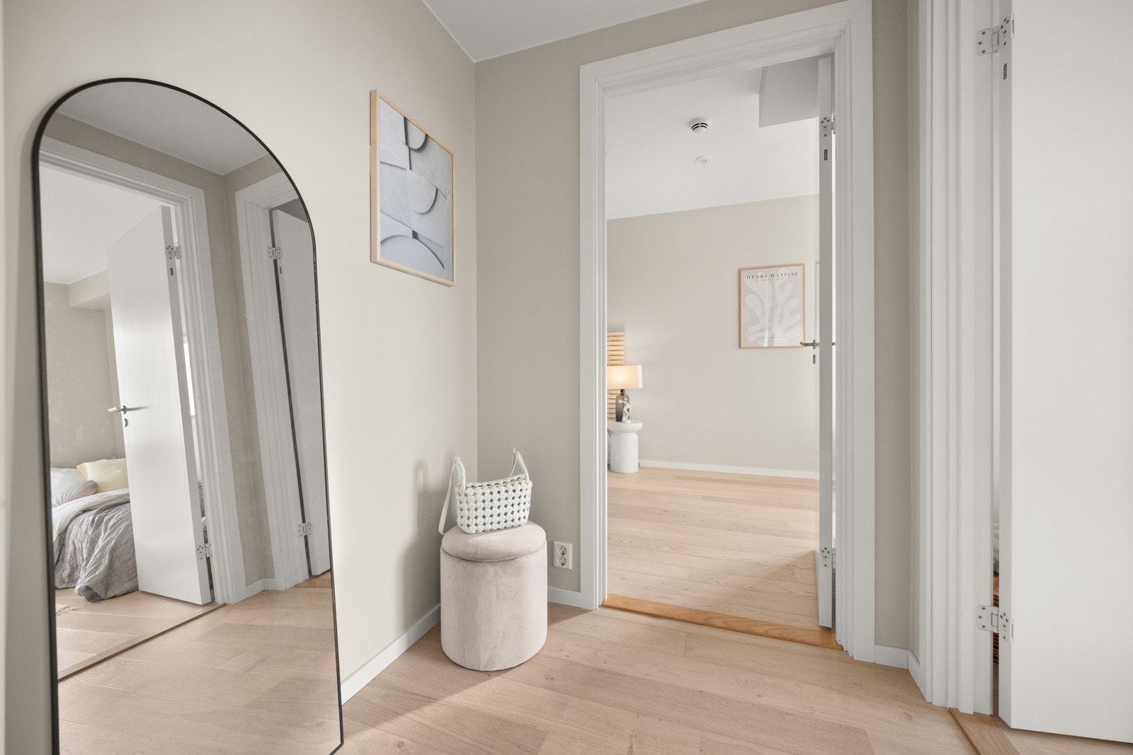 Mellomgang. Galleribilde