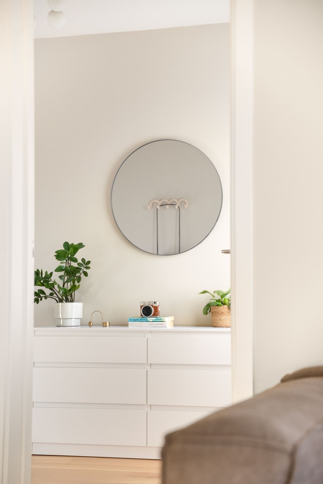 Bilde tatt fra stue og til gjesterom/soverom 2. Galleribilde