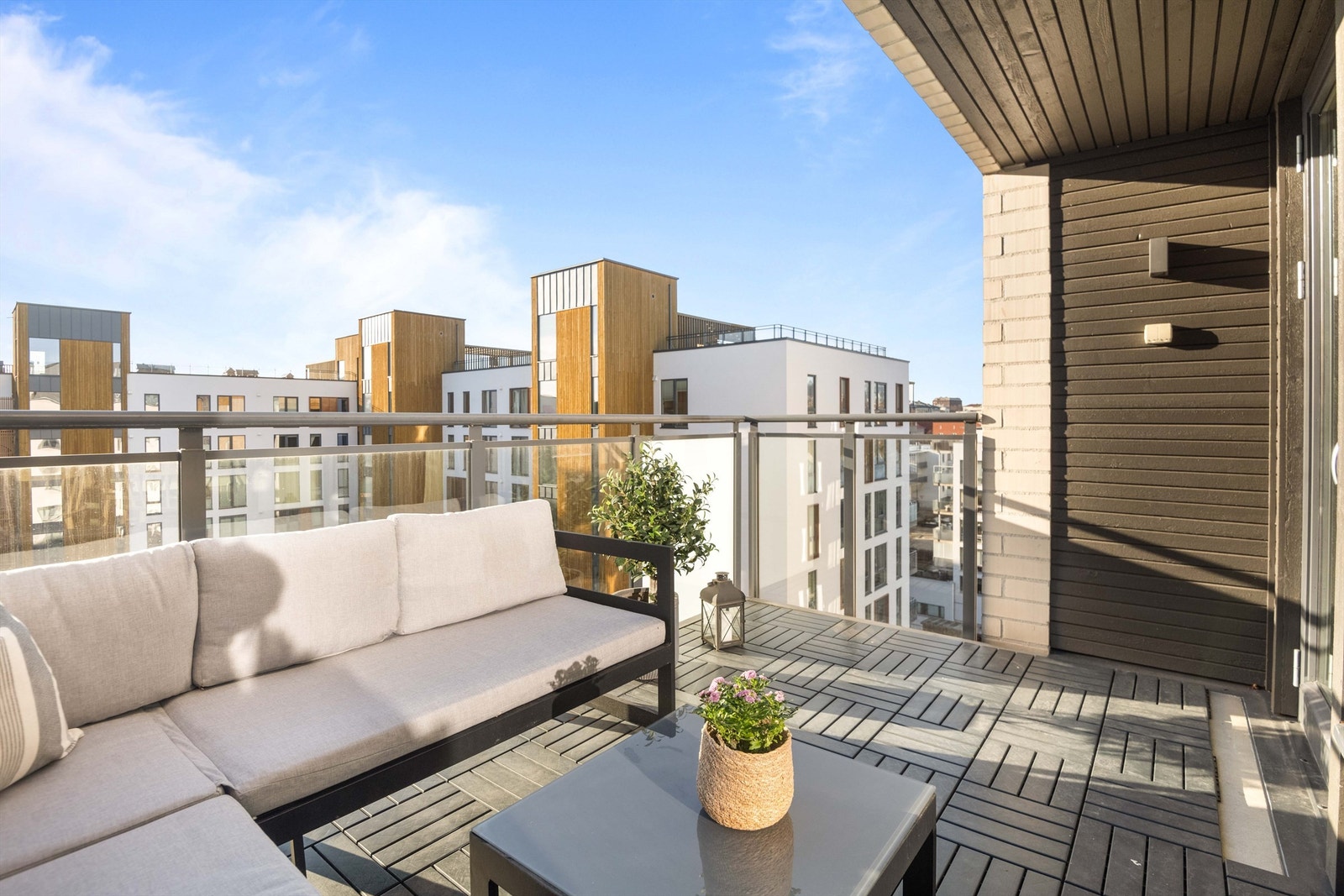 Pen & nyere 3-roms leilighet fra 2012 - Heis og balkong på 9 kvm med gode solforhold. Galleribilde