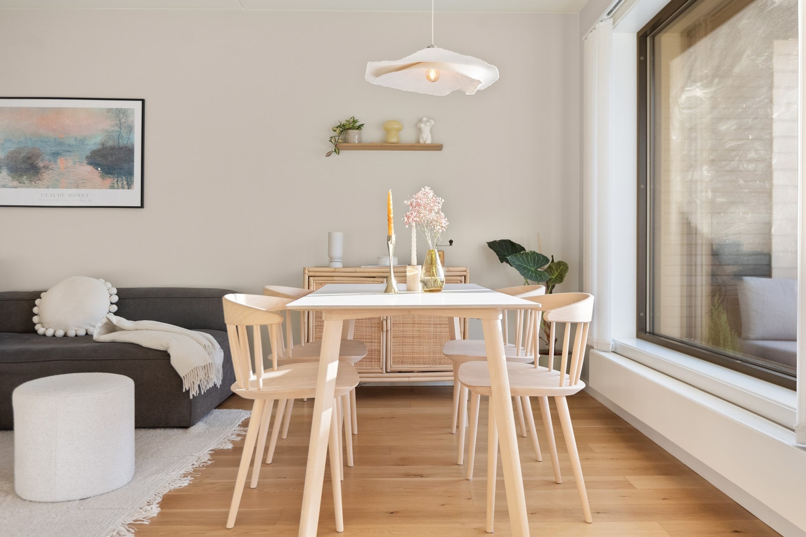 God plass til sofa- og spiseseksjon. Galleribilde