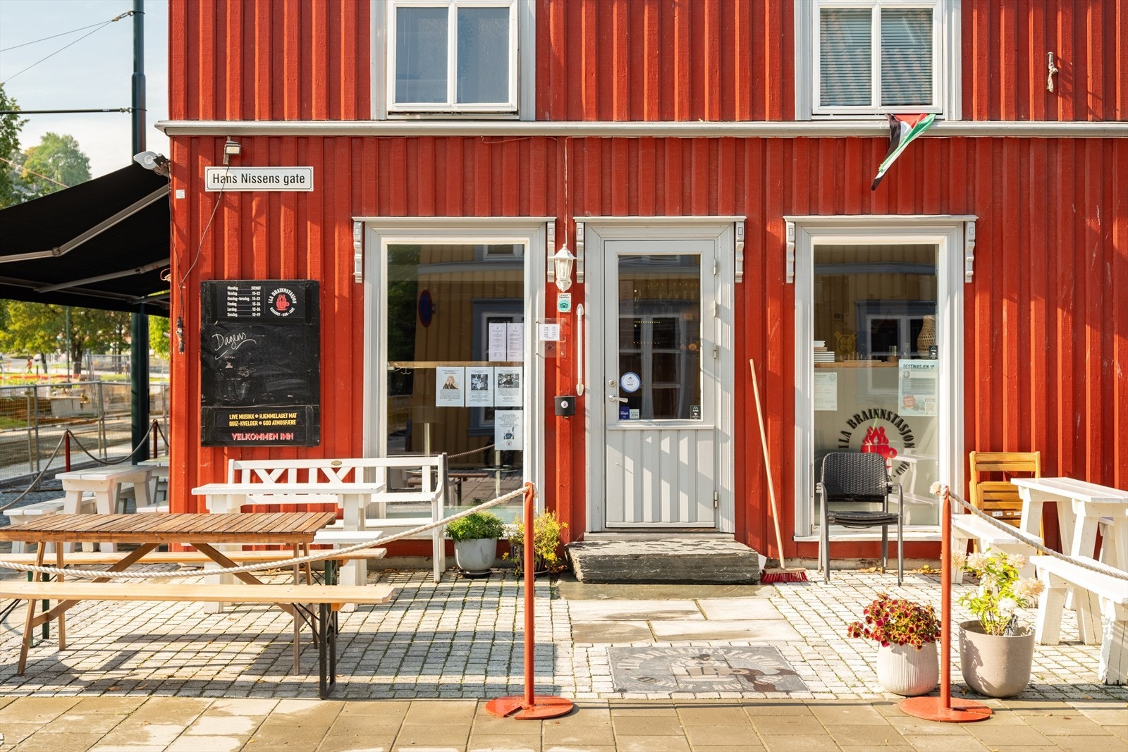 Dette er en av Trondheims mest sjarmerende bydeler. Ila Brainnstasjon byr på et yrende folkeliv, flotte konsertopplevelser og hyggelige sittegrupper både ute og inne. Galleribilde