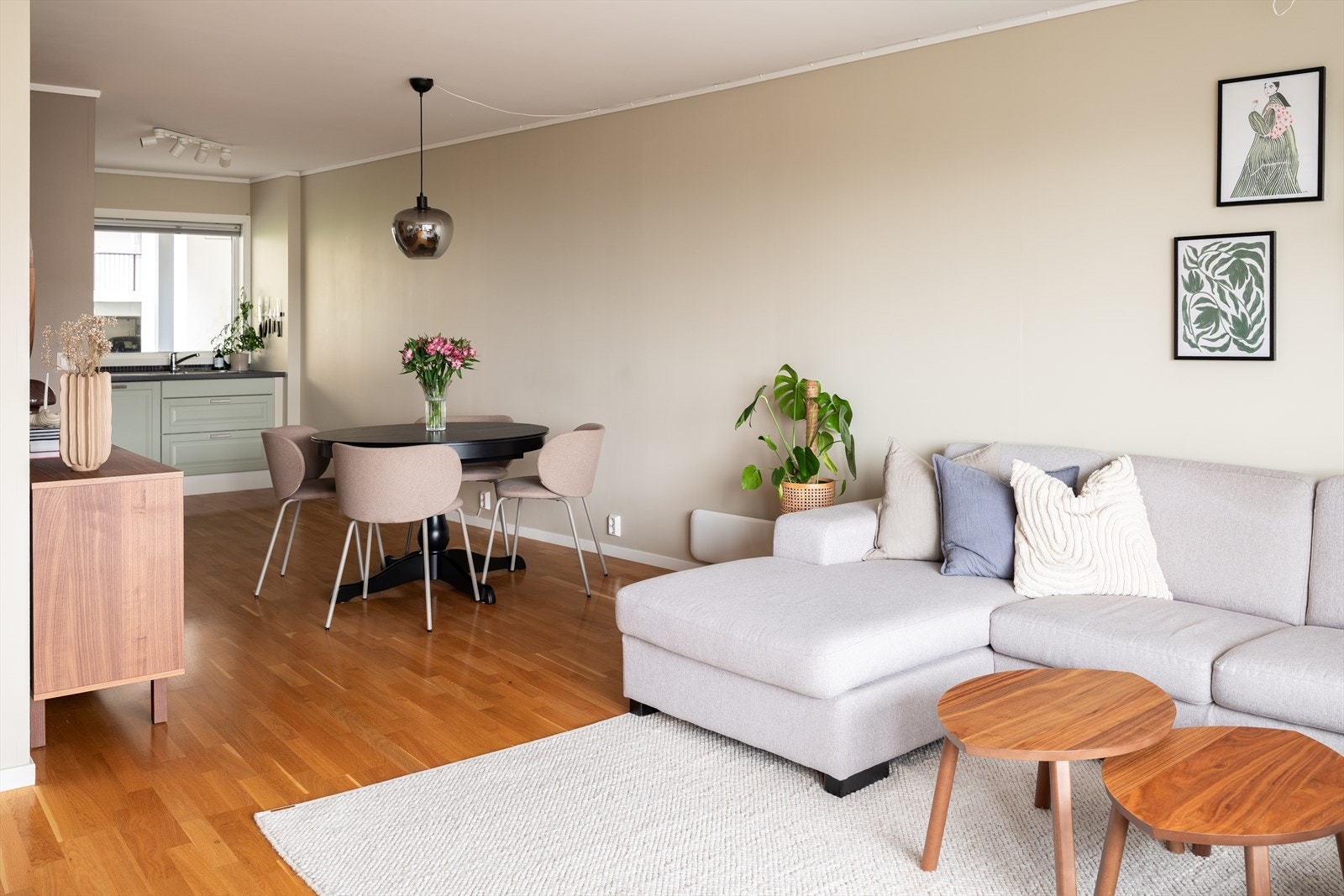 Her kan du bo tilbaketrukket fra bykjernen, men med gangavstand til alle fasiliteter. El-kontroll ble gjort av Tensio høsten 2023. Galleribilde