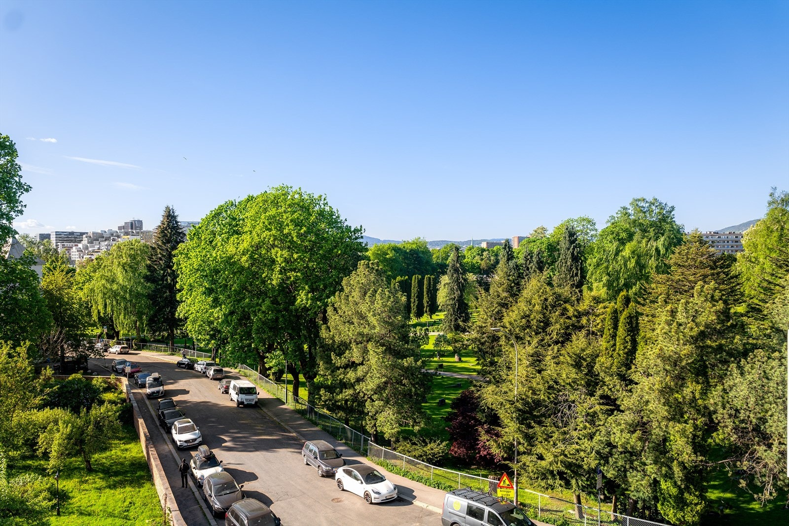 Frodig og grønt utsyn fra balkongen. Galleribilde