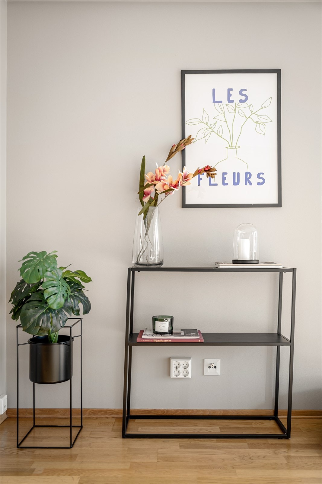 Du kan enkkelt innrede med stor Tv og tilhørende møblement. Galleribilde