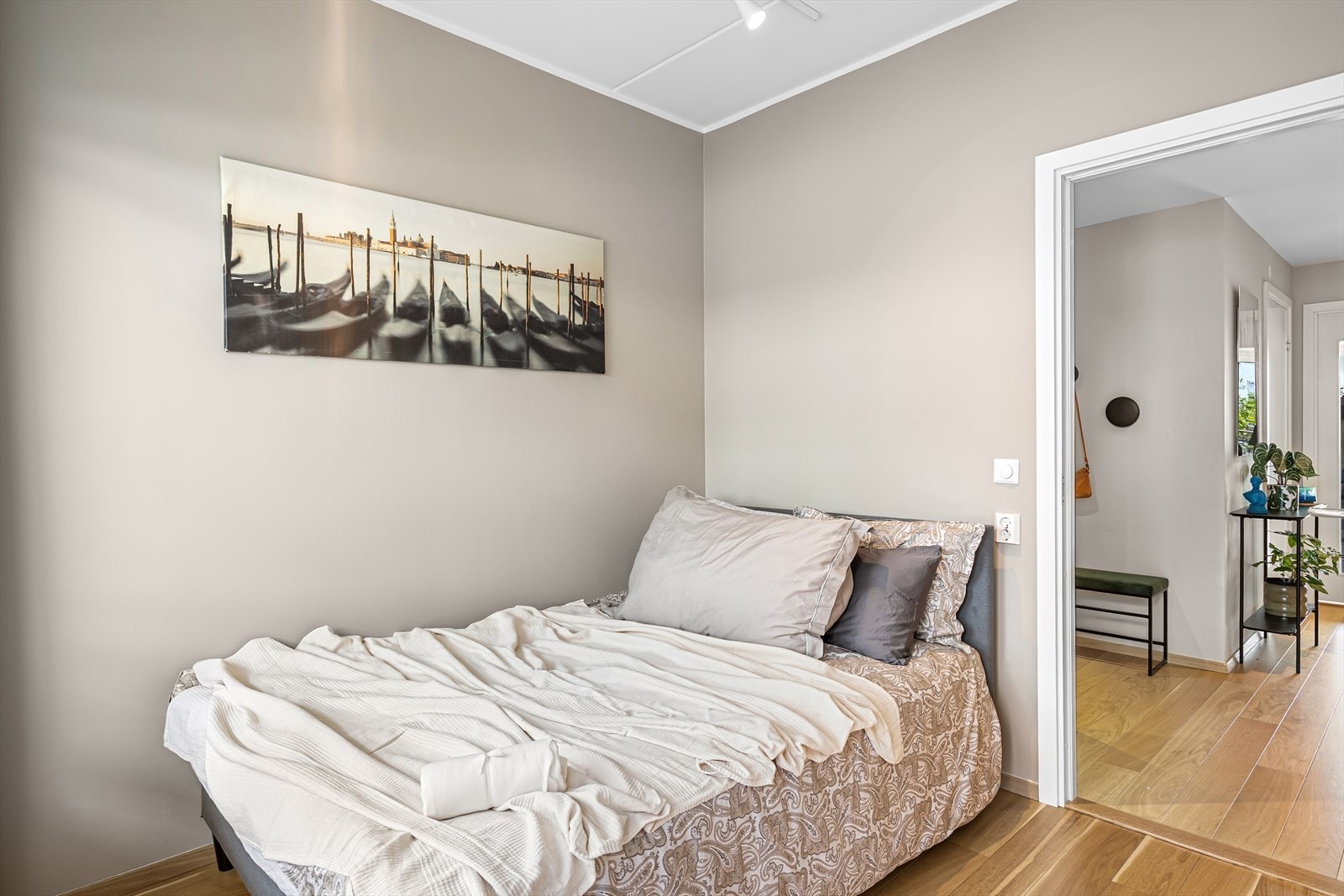 Soverom 2 egner seg ypperlig som barnerom, gjesterom eller hjemmekontor - alt etter behov. Galleribilde