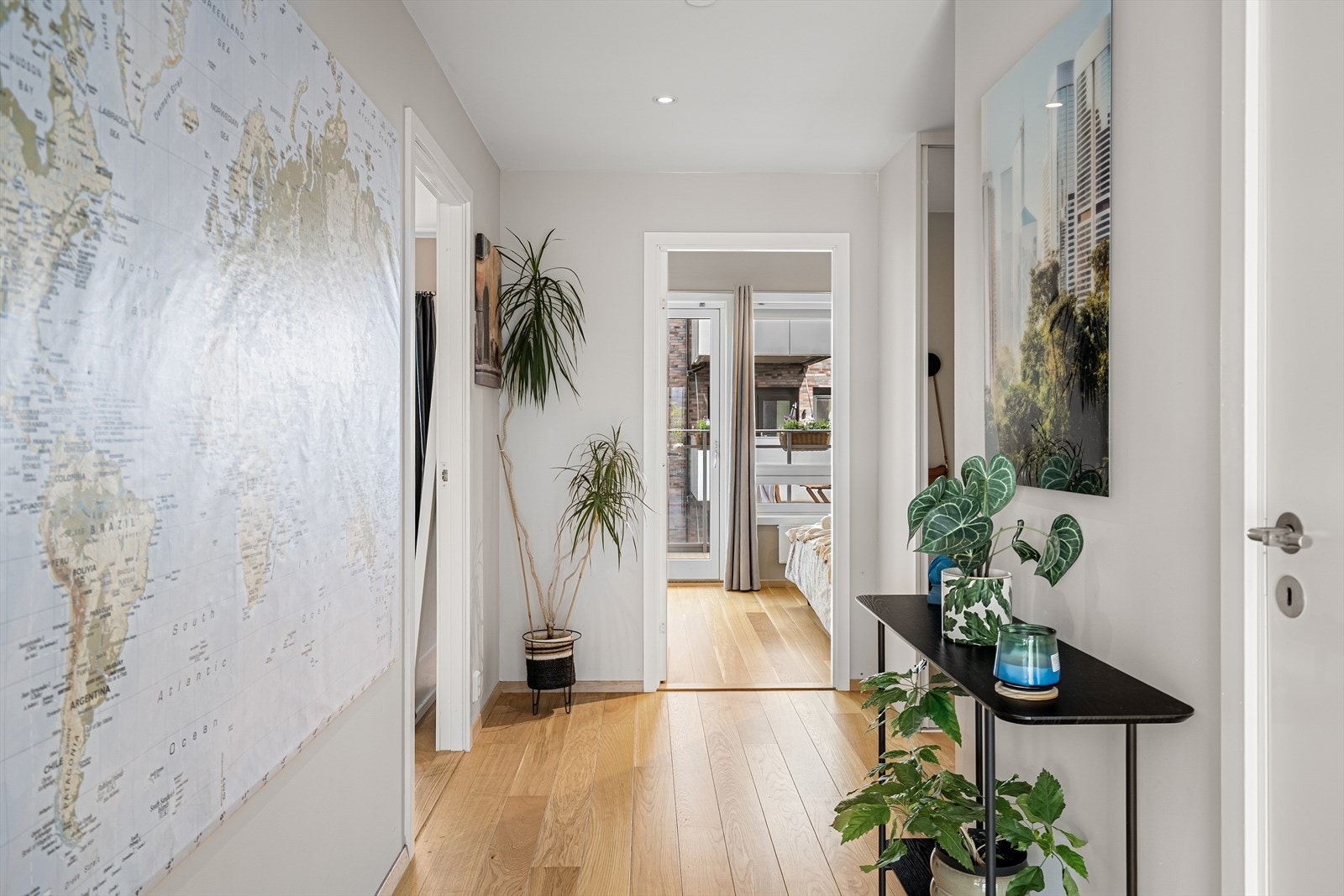 Entréen binder de ulike rommene sømløst sammen. Galleribilde