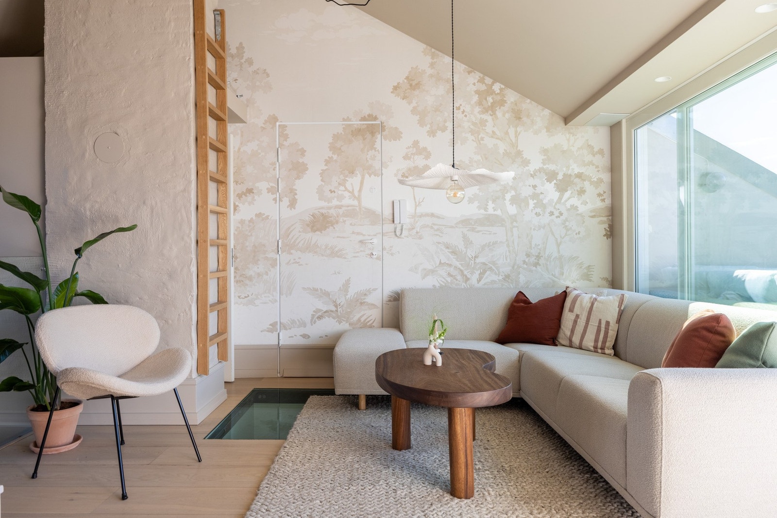 Det er mulighet til å sette inn peis. Stige til hems for praktisk oppbevaring. Galleribilde