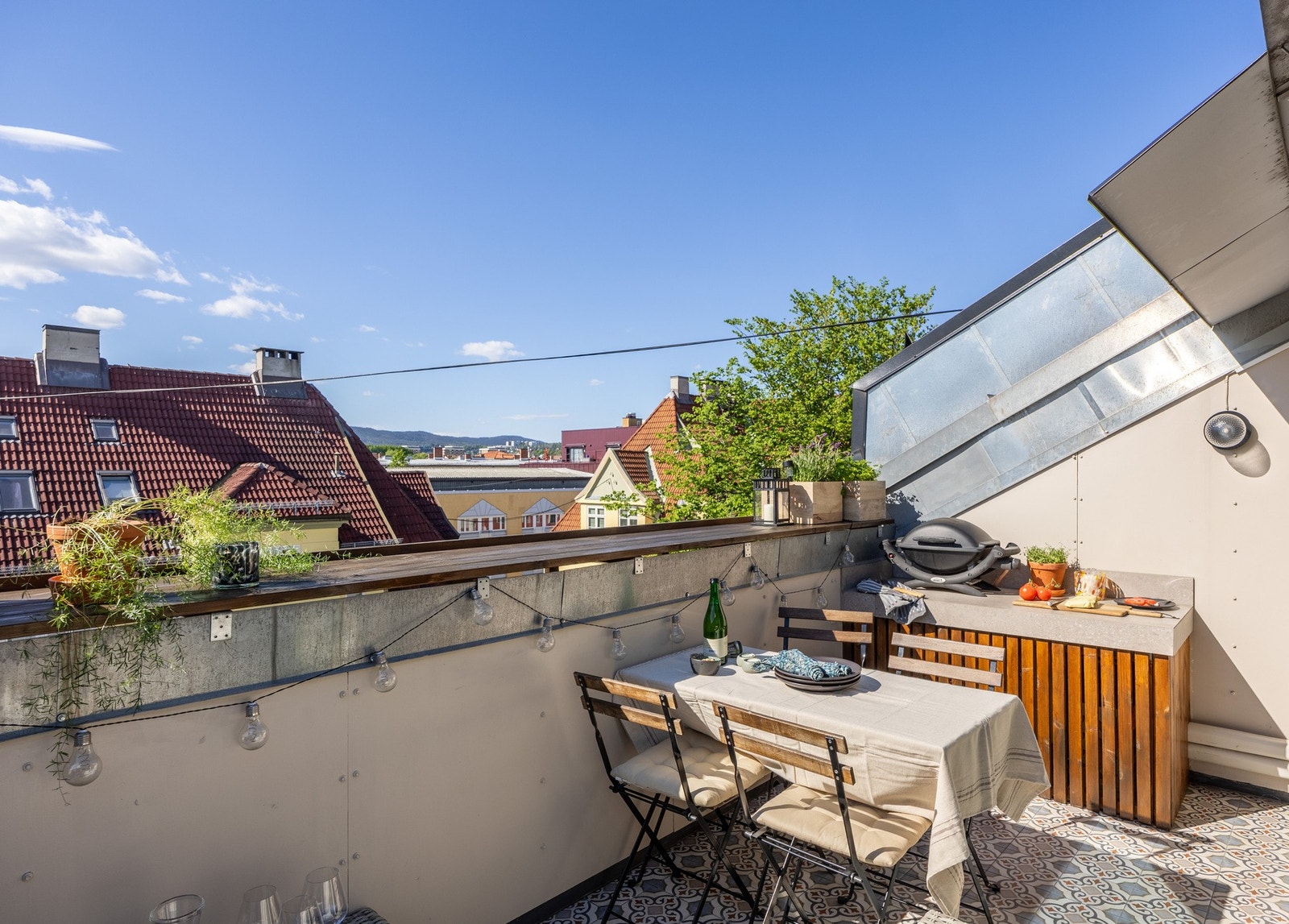 Det er i tillegg installert elektrisk markise for de varmeste dagene. Galleribilde