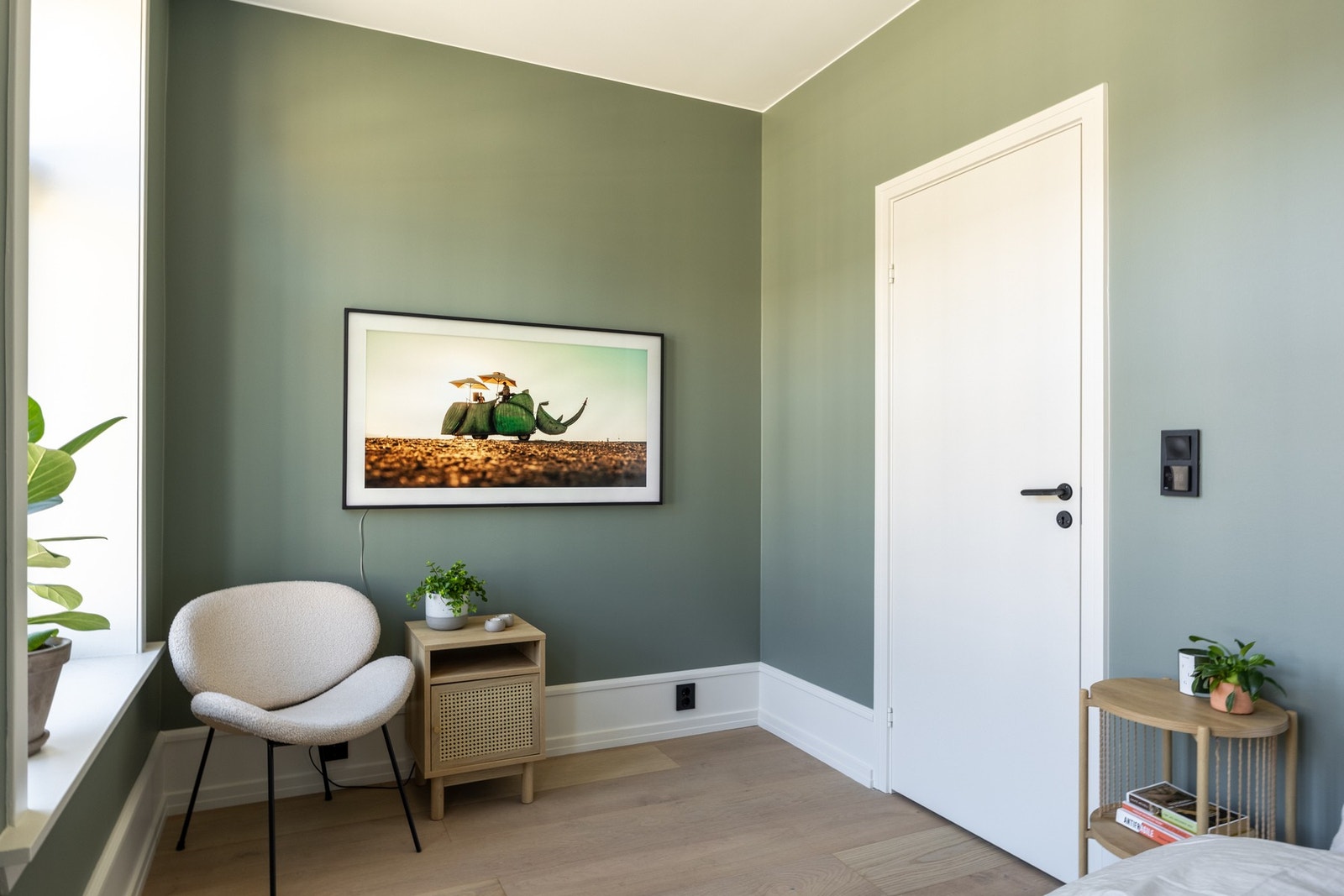 Rommet er god egnet som soverom, gjesterom og/eller hjemmekontor. Selger har til tider benyttet rommet som en egen tv-stue. Galleribilde