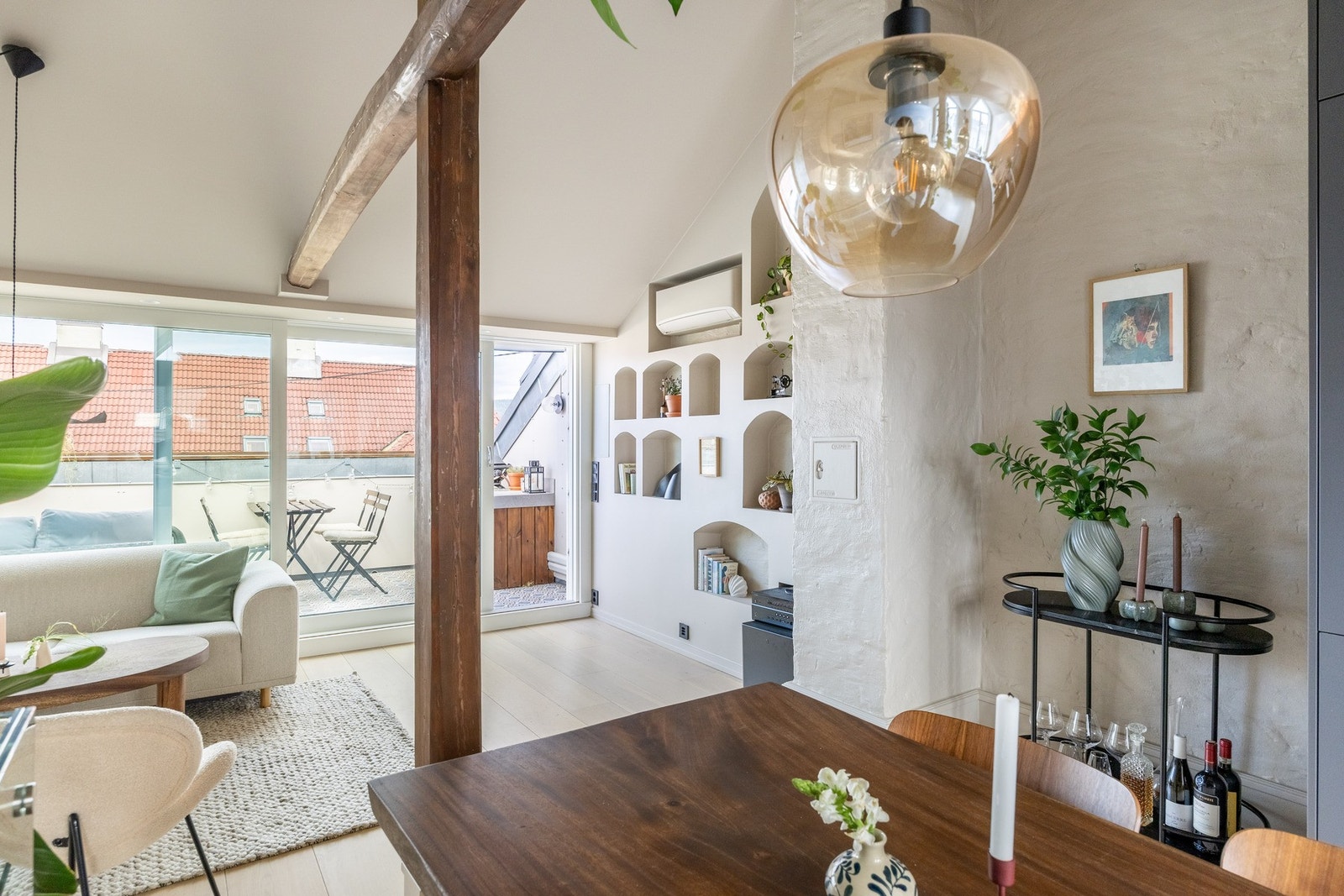 Det er installert varmepumpe m/ aircondition. Galleribilde