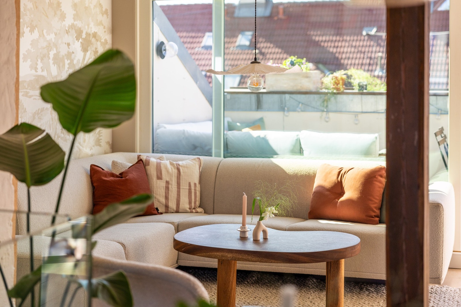 Hele leiligheten ble pusset opp i perioden mellom 2019-2022. I tillegg til ytterligere påkosninger i nyere tid (se egne punkter). Galleribilde