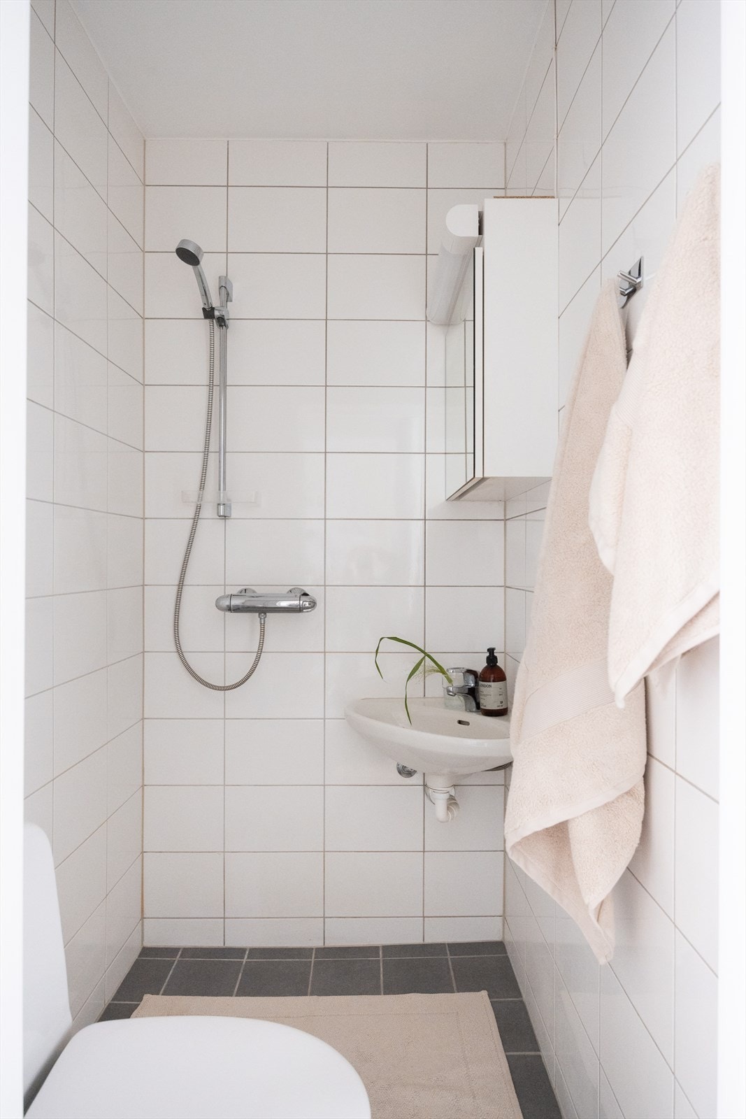 -Flislagt baderom med varme i gulvet - Galleribilde